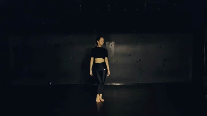 島望叶のインスタグラム：「choreographer: @brianfriedman  music :  #dontstartnow (@dualipa ) dancer:moka  憧れだったダンサーさんのレッスンをオンラインで受けて動画を撮りました！ ずっとLAに受けに行きたくて今回はじめてオンラインで受けることが出来てめっちゃ嬉しかったです^^*   I respect brianfriedman❣️ #dualipa #dontstartnow #dance #dancer #ダンス #ダンサー #動画 #movie #brianfriedman #体力強化」