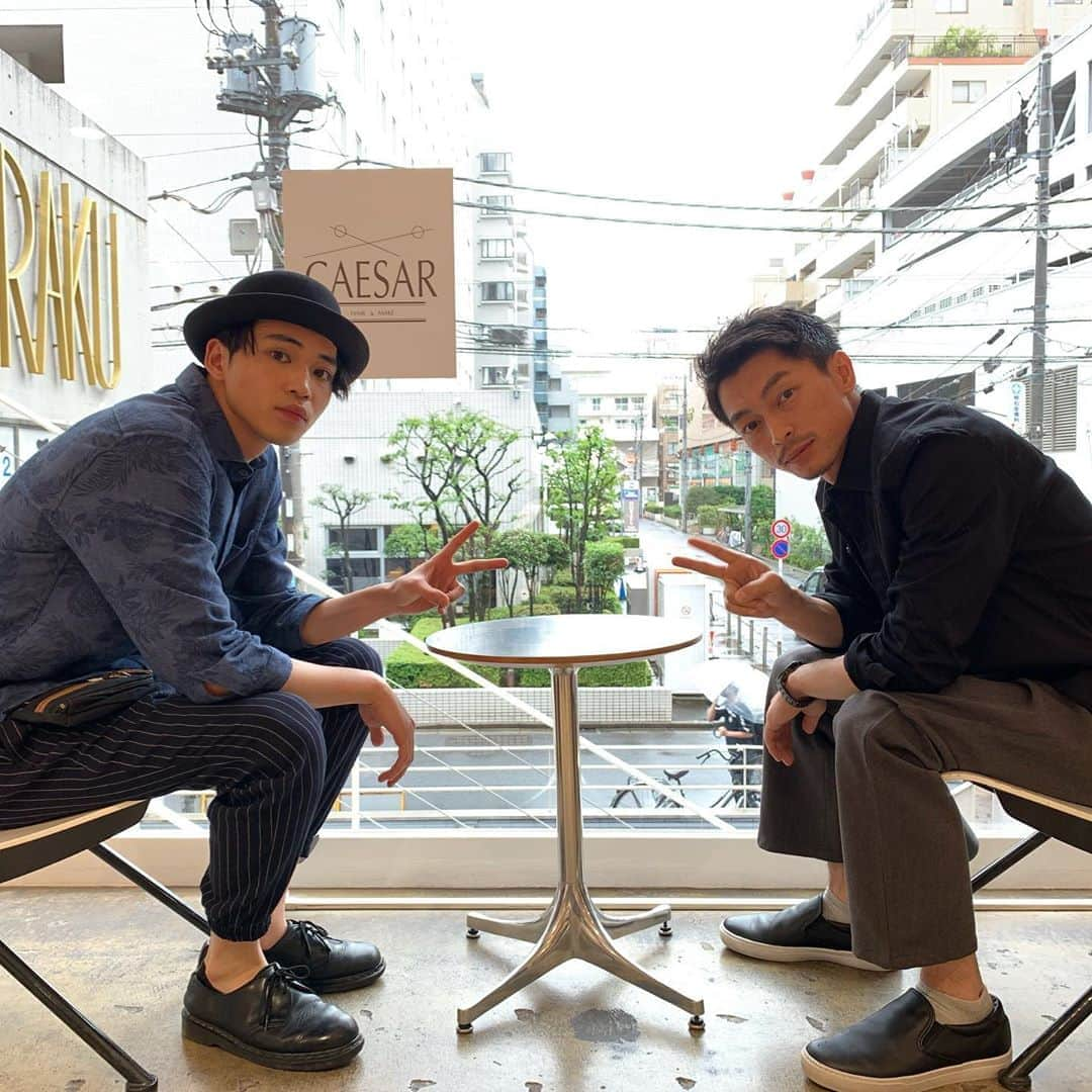 【公式】キワドい2人-K2-さんのインスタグラム写真 - (【公式】キワドい2人-K2-Instagram)「.﻿ ２話のゲストの #遠藤雄弥 さん、#中田圭祐 さん﻿ イケメンばかりの美容室✨﻿ 炸裂する黒木のヤバイ作戦🙈﻿ 今夜です🌙﻿ ﻿ #tbs #金曜ドラマ﻿ #キワドい２人 #Ｋ２ ﻿ #山田涼介 ﻿ #田中圭﻿ #関水渚 ﻿ #ジェシー #SixTONES﻿ #奥山かずさ﻿ #江口のりこ﻿ #六角精児﻿ #八嶋智人 ﻿ #椎名桔平﻿ #最強凸凹バディ﻿ #秘密 #兄弟﻿ #池袋署 #刑事課 #強行犯係 #神崎黒木﻿ #ヘアサロン #カエサル﻿」9月18日 12時23分 - kiwadoik2_tbs