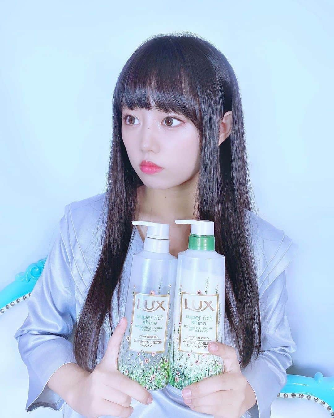 廣田あいか さんのインスタグラム写真 - (廣田あいか Instagram)「ㅤㅤㅤㅤㅤㅤㅤㅤㅤㅤㅤㅤㅤ ㅤㅤㅤㅤㅤㅤㅤㅤㅤㅤㅤㅤㅤ LUX @lux_jp_official のㅤㅤㅤㅤㅤㅤㅤㅤㅤㅤㅤㅤㅤ ラックススーパーリッチシャインからㅤㅤㅤㅤㅤㅤㅤㅤㅤㅤㅤㅤㅤ 新しく ボタニカルシャイン がㅤㅤㅤㅤㅤㅤㅤㅤㅤㅤㅤㅤㅤ 新発売されたとのことで 使ってみました!!🧴 ㅤㅤㅤㅤㅤㅤㅤㅤㅤㅤㅤㅤㅤ ㅤㅤㅤㅤㅤㅤㅤㅤㅤㅤㅤㅤㅤ 泡立ちが良くて素直にびっくりしたしㅤㅤㅤㅤㅤㅤㅤㅤㅤㅤㅤㅤㅤ 髪のうるおいや指通りがよくなったのもㅤㅤㅤㅤㅤㅤㅤㅤㅤㅤㅤㅤㅤ 実感できたからとてもおすすめ!!◎ㅤㅤㅤㅤㅤㅤㅤㅤㅤㅤㅤㅤㅤ ㅤㅤㅤㅤㅤㅤㅤㅤㅤㅤㅤㅤㅤ  果実感があるけど、甘すぎなくてㅤㅤㅤㅤㅤㅤㅤㅤㅤㅤㅤㅤㅤ とっても好きな香りだ ~ 🥺🌷ㅤㅤㅤㅤㅤㅤㅤㅤㅤㅤㅤㅤㅤ ㅤㅤㅤㅤㅤㅤㅤㅤㅤㅤㅤㅤㅤ  パッケージの色合いも きれいでㅤㅤㅤㅤㅤㅤㅤㅤㅤㅤㅤㅤㅤ お風呂が 華やかになりました … !!♡ㅤㅤㅤㅤㅤㅤㅤㅤㅤㅤㅤㅤㅤ ㅤㅤㅤㅤㅤㅤㅤㅤㅤㅤㅤㅤㅤ ㅤㅤㅤㅤㅤㅤㅤㅤㅤㅤㅤㅤㅤ  #ラックス #LUX #ボタニカルシャイン #ボタニカルシャンプー #私の輝き方は私が選ぶ #シャンプー #コンディショナー  #PR」9月18日 23時19分 - aiai0131_official