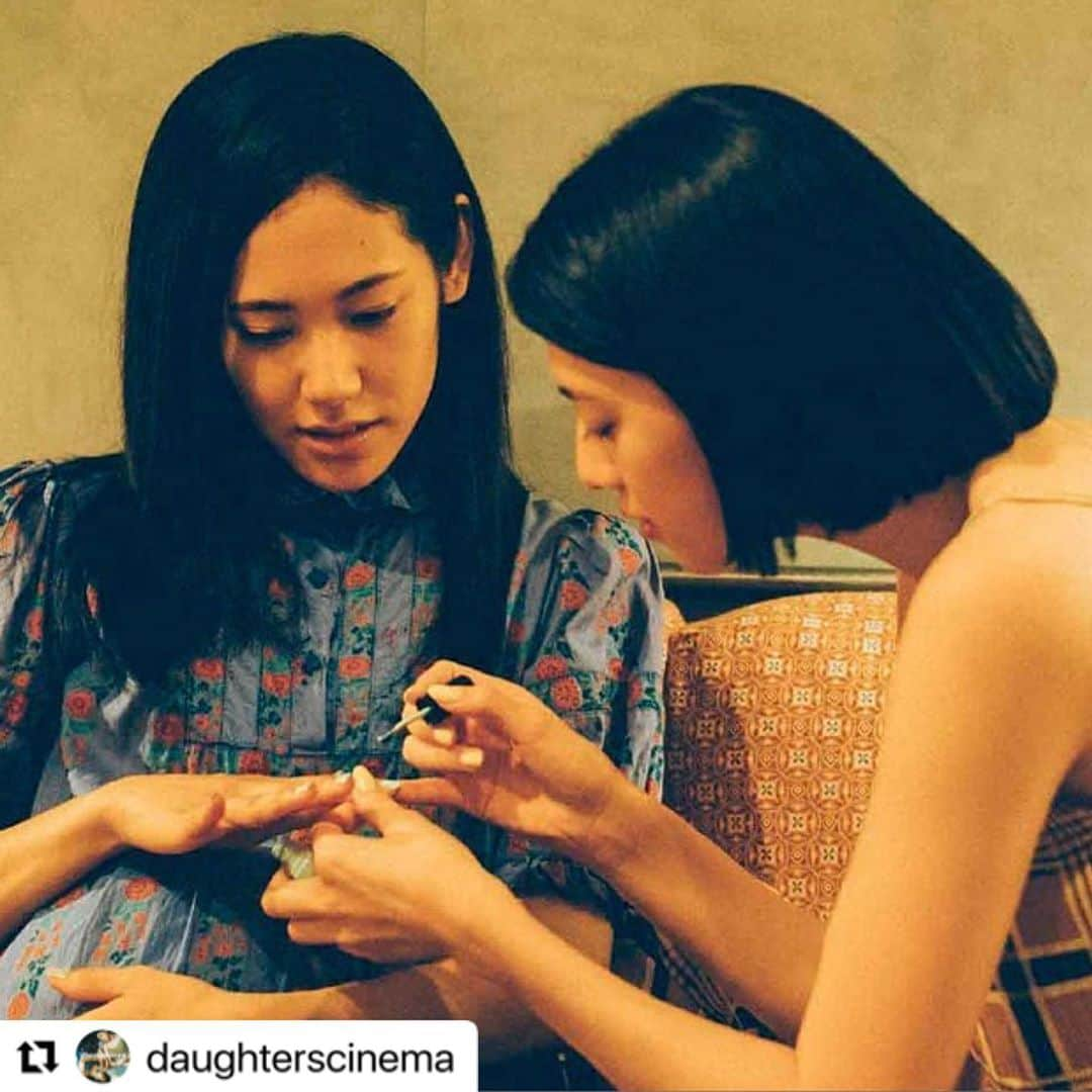 阿部純子さんのインスタグラム写真 - (阿部純子Instagram)「映画『#daughters 』 ついに今日公開しました！ 是非みなさま、劇場でご覧いただければ嬉しいですっ💕🙇‍♂️ … #Repost @daughterscinema with @make_repost ・・・ いよいよ本日公開です。 ヒューマントラストシネマ渋谷での舞台挨拶の回は満席になったという事で、ありがとうございます。  たくさんの思いの詰まった『Daughters』。 劇場でお待ちしております！  #daughterscinema #ayakamiyoshi #junkoabe #ドーターズ #三吉彩花 #阿部純子 #黒谷友香 #大方斐紗子 #鶴見辰吾 #大塚寧々 #津田肇 #chelmico #tiittokyo #日本映画 #邦画 #中目黒 #NAKAMEGURO」9月18日 23時15分 - junkoabe_official