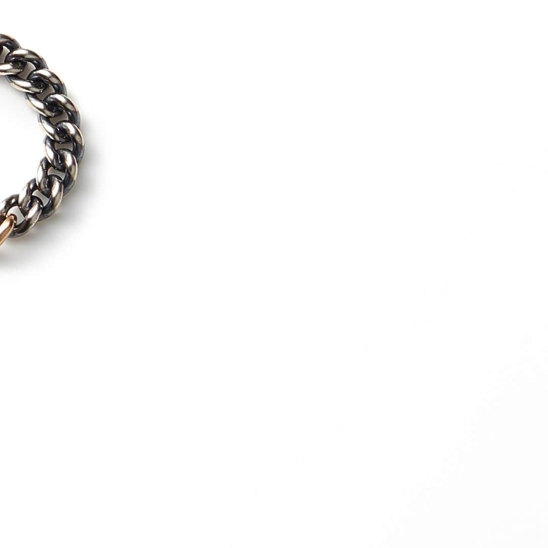 のインスタグラム：「・﻿ 【hum online store】﻿ New arrivals.﻿ ﻿ HUMETE COLLECTION﻿ Gradation chain bracelet﻿ ﻿ ﻿ #humjewelry﻿ #humonlinestore﻿ #jewelry﻿ #chain﻿ #bracelet﻿ #chainbracelet」