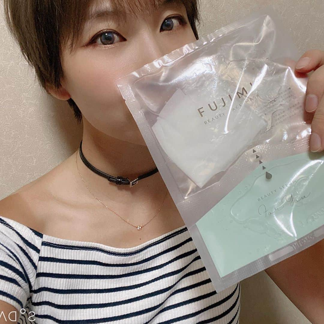 杉山美帆さんのインスタグラム写真 - (杉山美帆Instagram)「お気に入りのサプリ @fujimi_official  の新商品のフェイスマスク✨  * サプリと同じで質問に答えて、自分に合った成分入りのオーダーメイドフェイスマスク🤤  * 日を浴びる事が多いので一応お肌は気を使ってます😂  * 香りも3種類から選べて私はウッド系にしました🥺  * 好きな香りだから癒される🥴*  たっぷり美容液も入ってるから乾燥肌だけど、かなりしっとりするの嬉しい🥺少しでも美肌になりますように🥺🙌  * 余った美容液は肩の日焼けに…🙄  *  #FUJIMI #FUJIMIサプリ #フジミ #肌診断 #カスタマイズサプリ #美意識 #美は内側から#サプリメント #サプリ #美容 #美肌 #肌質改善 #肌ケア #肌断食 #美容サプリ #PR #フェイスマスク」9月18日 21時48分 - mih0_golf