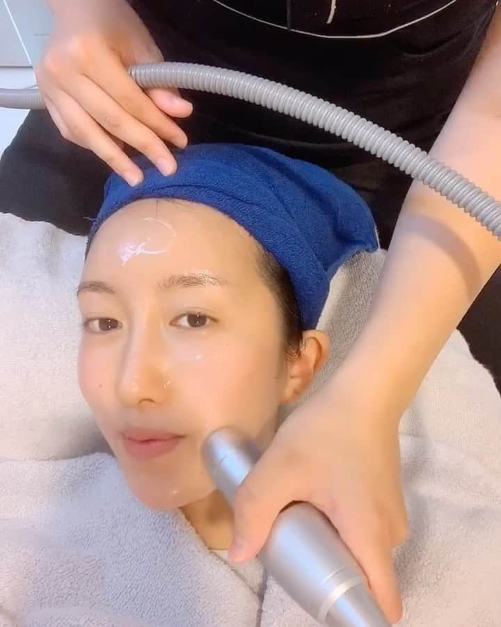 井上茉倫（月神まりな）さんのインスタグラム写真 - (井上茉倫（月神まりな）Instagram)「よくしゃべる🌸👴🏻🐕  今日はお仕事行く前にハイフマッサージ🙌🏻」9月18日 22時27分 - inoue_marin