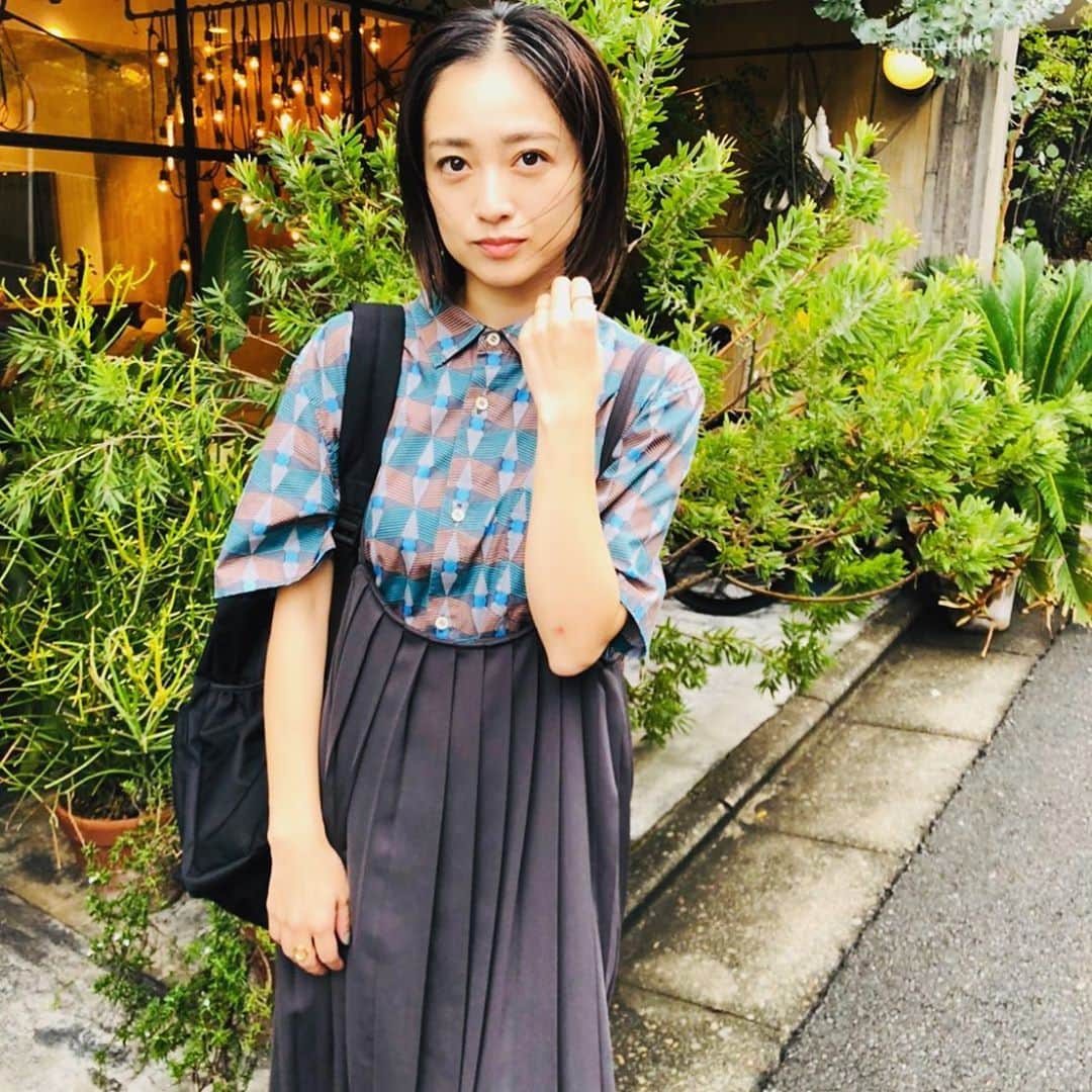安達祐実さんのインスタグラム写真 - (安達祐実Instagram)「💚🧡💚 ブヨにさされたヒジが、 めちゃくちゃ痒い！を 力説してるとこ。」9月18日 21時57分 - _yumi_adachi
