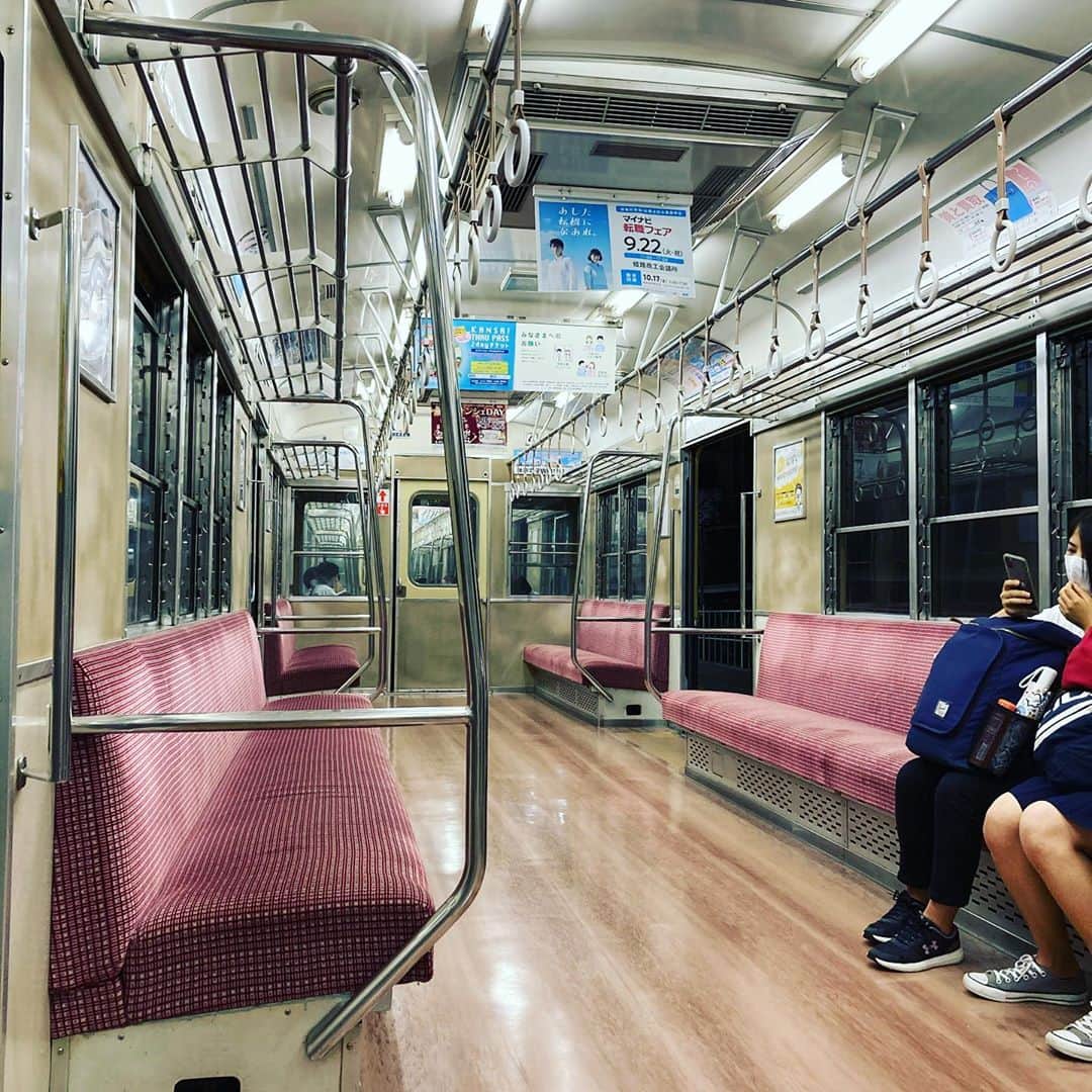 松宮宏のインスタグラム：「夜の山陽電車、空いてるなあ。」