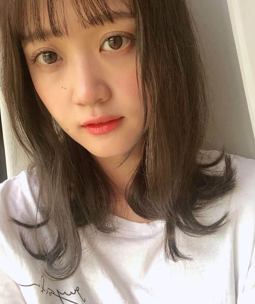 のインスタグラム：「イメチェン😽🤍 似合ってるかどうかは置いといて、いつもとちょっと違うだけでなんか新鮮でテンション上がっちゃう👶🏻🎶  今度いつもとは違うメイクもしてみたいな〜🤤💄  今年はきっとweb投票もかなり大事になってくると思うので、時間のある時で構いません【1日1回】投票をお願いします🥺💖💖 #りなっしーに投票してくれなきゃ嫌っしー #ミスコン #ミス國學院 #サロンモデル #サロンモデル募集中 #サロモ募集中 #サロモ希望 #ぱっつん前髪 #外ハネ #ポートレートモデル募集」