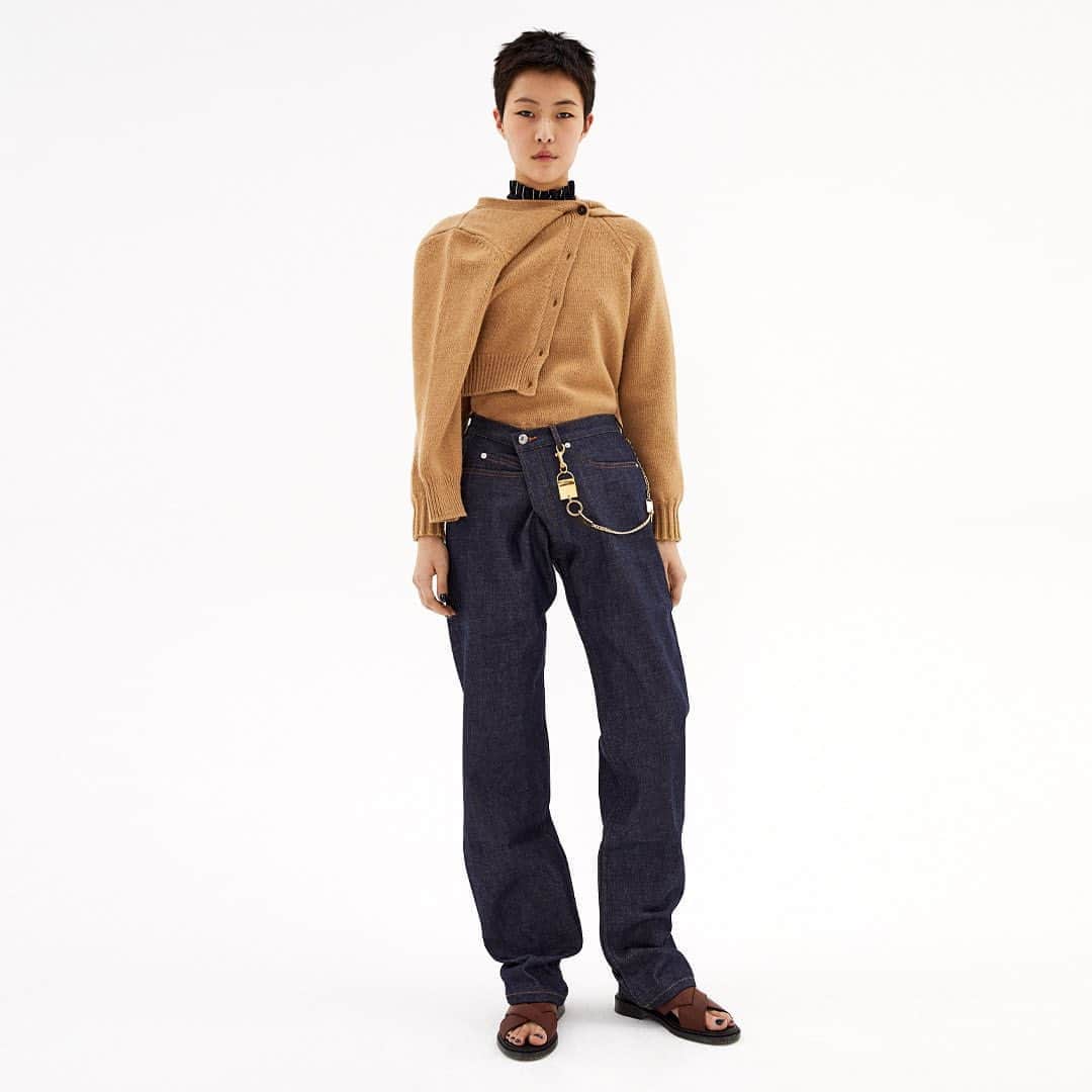 アーペーセーのインスタグラム：「A.P.C. Fall look ⠀ ⠀ Sohyun is wearing the St Germain blouse in dark navy, the Alyssa jumper and the Ama cardigan in camel with the New Standard jeans in raw Japanese denim. As accessories, the Nolan keycase, the Louison bracelet and the Nolan bracelet together available in silver.⠀ ⠀ Available in stores and at apc.fr⠀ ⠀ #APC #APCFW20 #Paris」