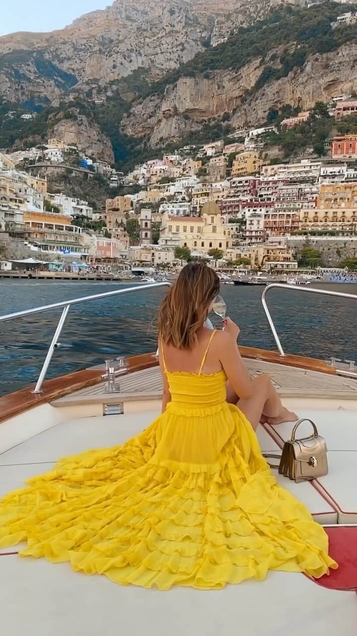 バーボラ・コディトヴァのインスタグラム：「One of the best experiences in Positano with @bluestarpositano 🥂 Tag someone you’d take here to watch the sunset ☀️」