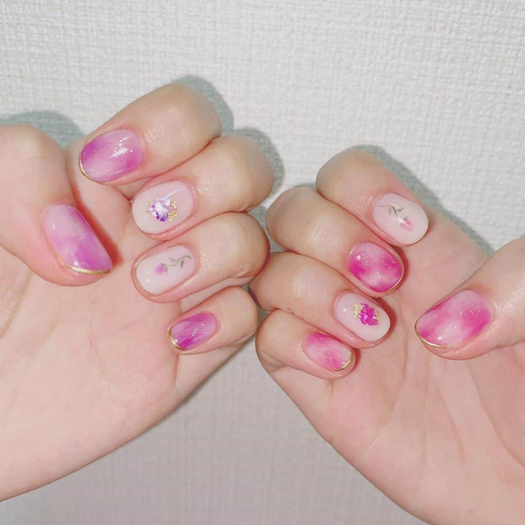 のインスタグラム：「new nail🌷 . #ネイル #ネイルデザイン #nail #nailart #naildesign #パープルネイル #ピンクネイル #parkbytokyo #銀座 #マーブルネイル #フラワーネイル」