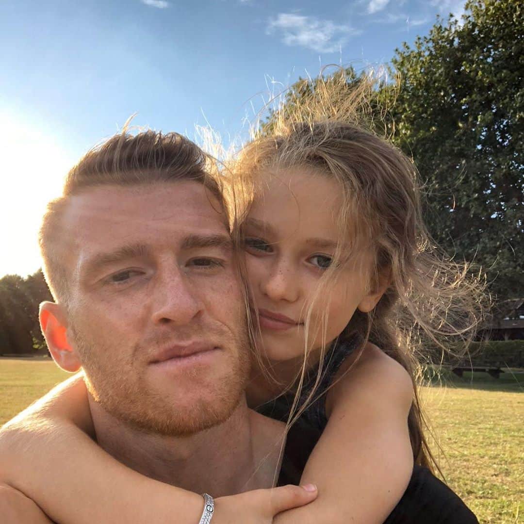スティーヴン・デイヴィスのインスタグラム：「12 today 🎉 big changes this year moving to secondary school but like with everything else you just take it in your stride. Happy birthday Chloè ❤️」