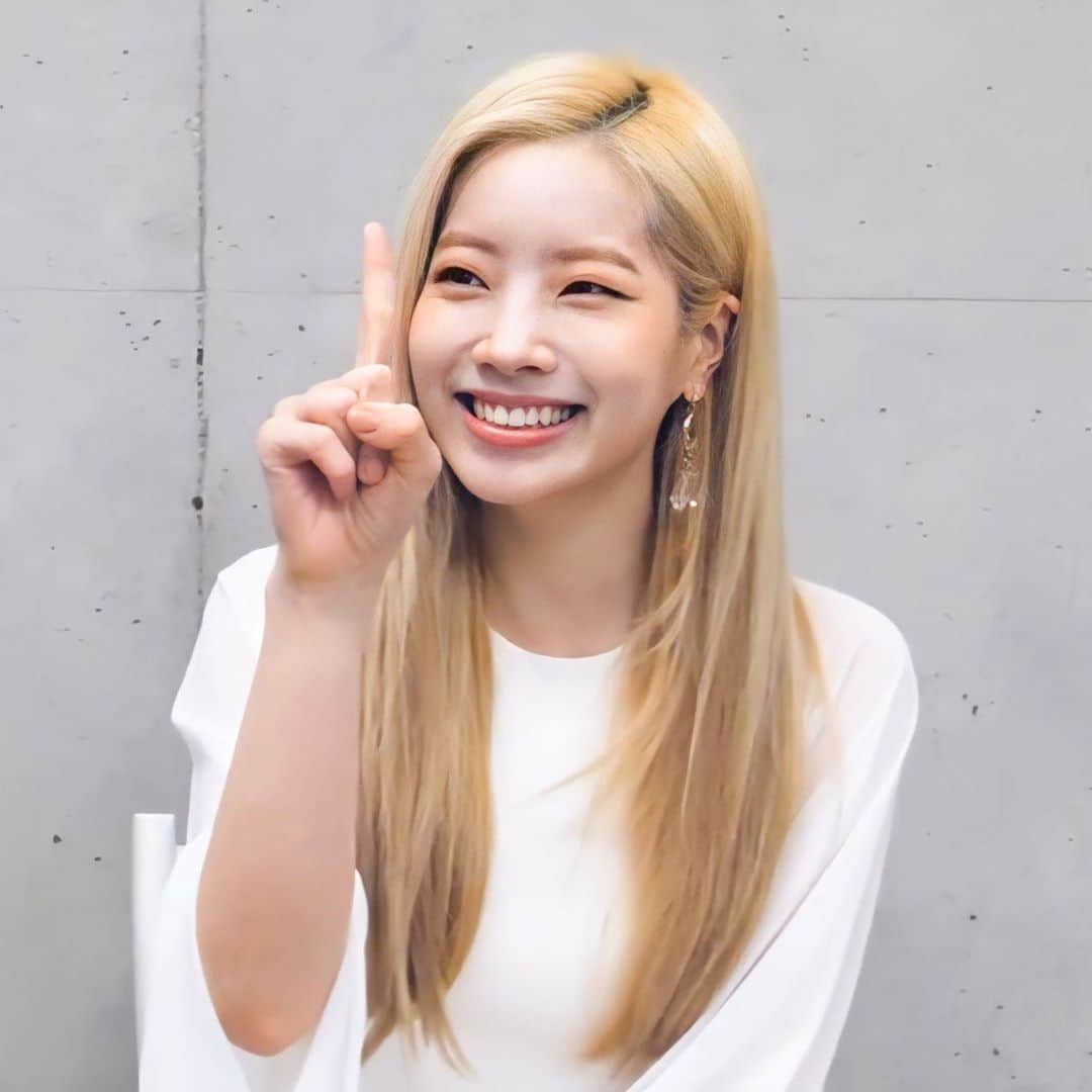 ダヒョンさんのインスタグラム写真 - (ダヒョンInstagram)「dahyun said we must love ourselves first because self-love is everything 💖 let’s remember that ONCE 🙆🏻‍♀️💕」9月18日 22時20分 - dahyun_98