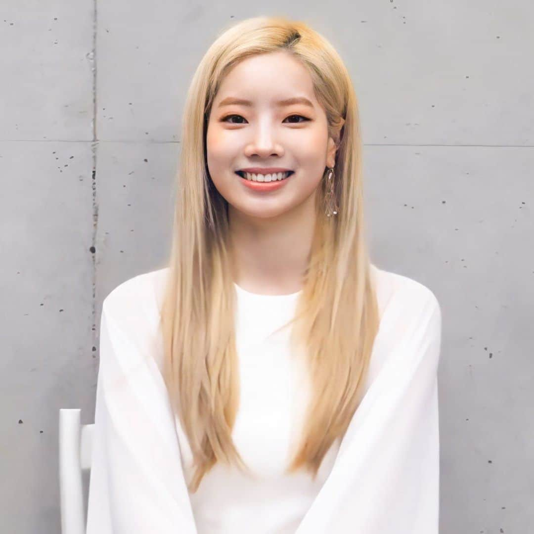 ダヒョンさんのインスタグラム写真 - (ダヒョンInstagram)「dahyun said we must love ourselves first because self-love is everything 💖 let’s remember that ONCE 🙆🏻‍♀️💕」9月18日 22時20分 - dahyun_98