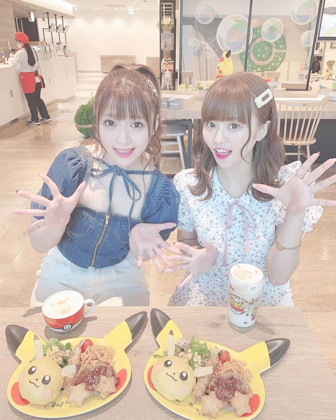 葉月沙耶さんのインスタグラム写真 - (葉月沙耶Instagram)「ポケモンカフェデートのお相手はもーもです(∩´｡•×•｡`∩)♡  近々また可愛いカフェ行く約束してるから楽しみ(⑉• •⑉)‥♡  #ポケモンカフェ #ポケモンgo #ポケモンセンター #ウェーブ巻き #巻き下ろし #ポニテ #量産型コーデ #カフェ巡り #カフェ好きな人と繋がりたい #日本橋カフェ #東京カフェ #ハニーシナモン #покемон #โปเกม่อน #神奇宝贝 #포켓몬」9月18日 22時21分 - sayapon_310