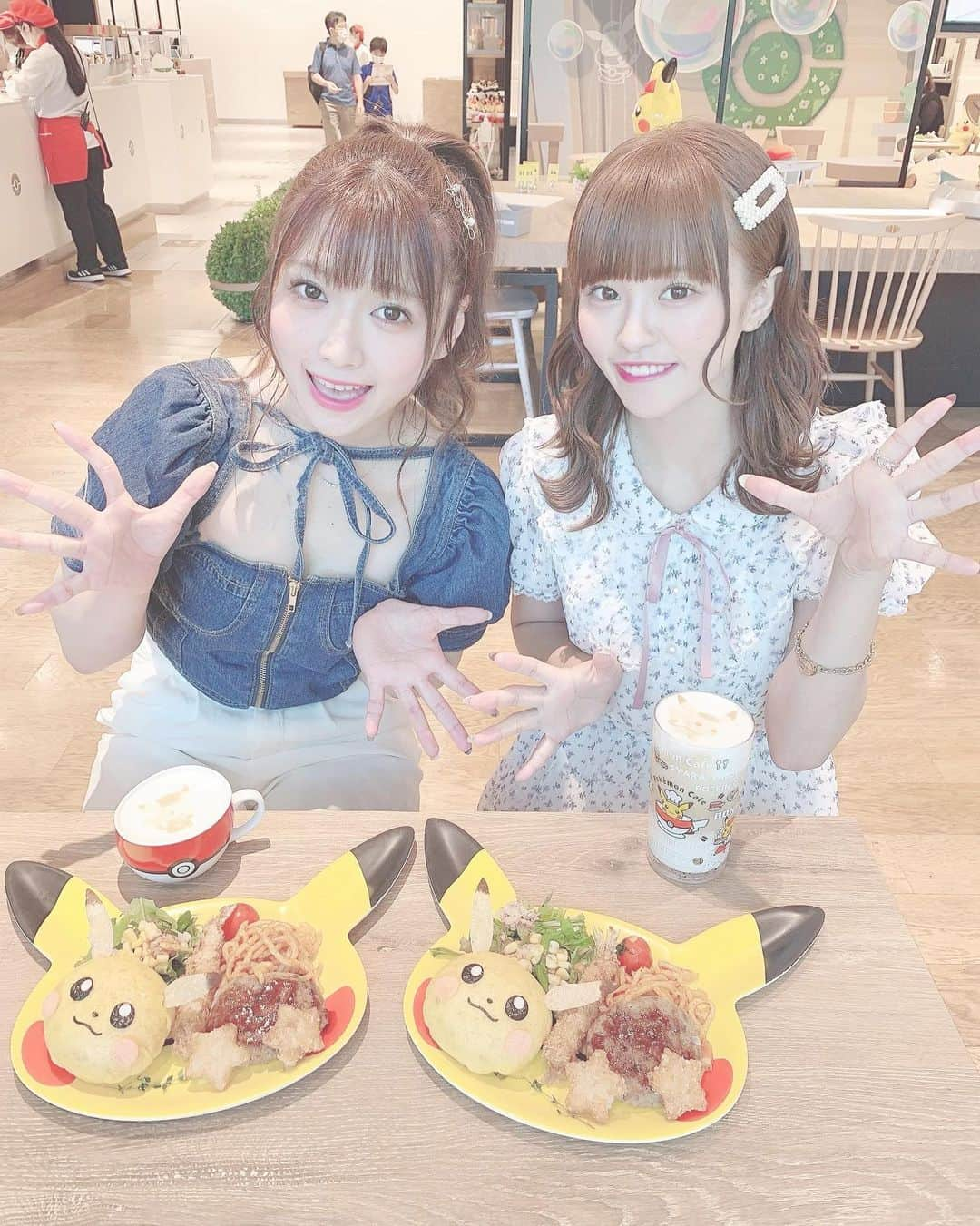 葉月沙耶さんのインスタグラム写真 - (葉月沙耶Instagram)「ポケモンカフェデートのお相手はもーもです(∩´｡•×•｡`∩)♡  近々また可愛いカフェ行く約束してるから楽しみ(⑉• •⑉)‥♡  #ポケモンカフェ #ポケモンgo #ポケモンセンター #ウェーブ巻き #巻き下ろし #ポニテ #量産型コーデ #カフェ巡り #カフェ好きな人と繋がりたい #日本橋カフェ #東京カフェ #ハニーシナモン #покемон #โปเกม่อน #神奇宝贝 #포켓몬」9月18日 22時21分 - sayapon_310