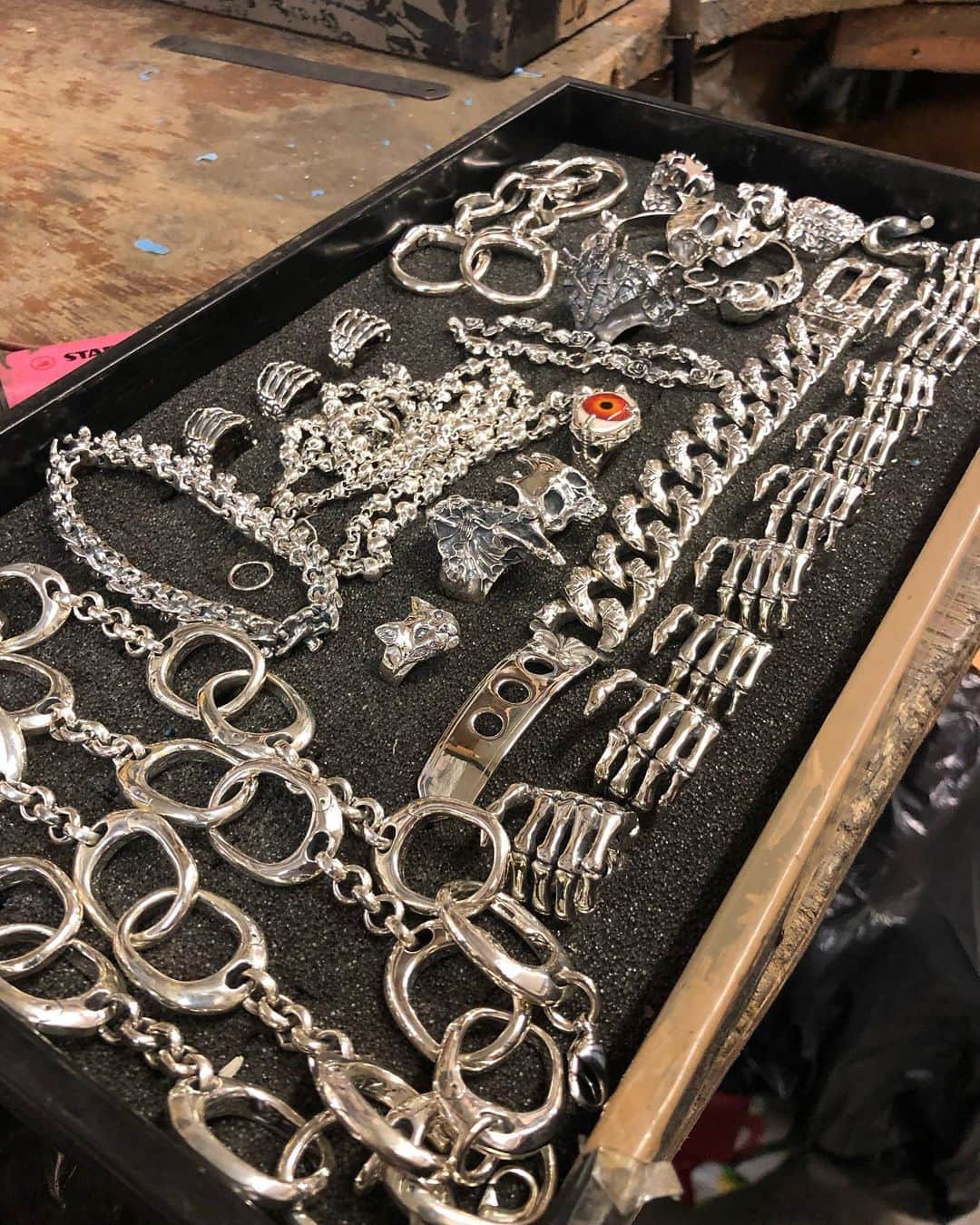 クレイジーピッグさんのインスタグラム写真 - (クレイジーピッグInstagram)「What a relief to get this tray out! Some cracking designs there that are a real challenge to make 💀 #bracelet #cuff #handcuff #bones #rings #silver #jewellery #gothic #heavymetal #rocknroll #eye」9月18日 22時29分 - crazypigdesignslondon