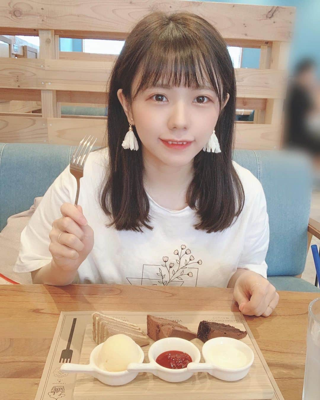 日南遥さんのインスタグラム写真 - (日南遥Instagram)「🥨﻿ ﻿ こんばんは☕️﻿ 今日は友達とカフェに行ってきました。﻿ ﻿ ずっと気になってた﻿ チョコレートケーキの食べ比べができるプレート！﻿ ﻿ どれもおいしかった〜！(◜ᴗ◝ )♡﻿ ﻿ 好きなものを好きなだけ美味しく食べる人生がやっぱりいいなと思う今日この頃。﻿ ﻿ とっても充実した1日でした！はぴ！﻿ ﻿」9月18日 22時30分 - haruka_hinami