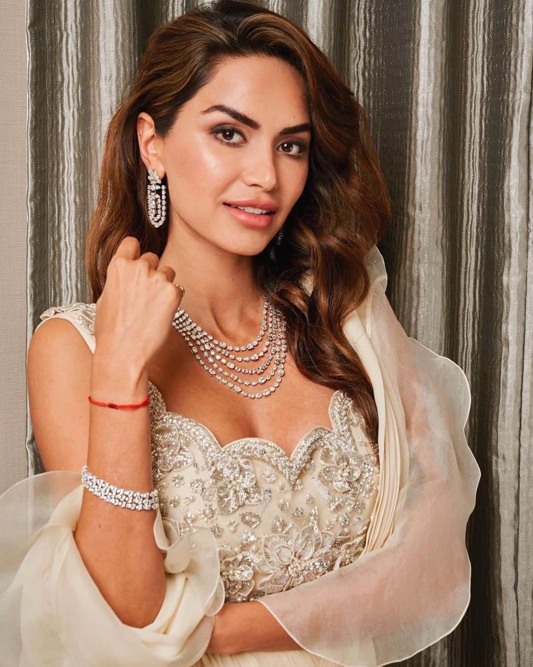Diipa Büller-Khoslaのインスタグラム：「Sarees. 5 string Diamond Necklaces. Chandelier Earrings. Playing dress up. 💎🤍  I miss India. I miss the festive season. I miss the sparkle. As October inches closer, I miss life back home in my motherland, meeting each other, the celebrations, the coming together... One day soon.  Till then, memories with some sparkle from this campaign shoot with @hazoorilallegacy will do ♥️」