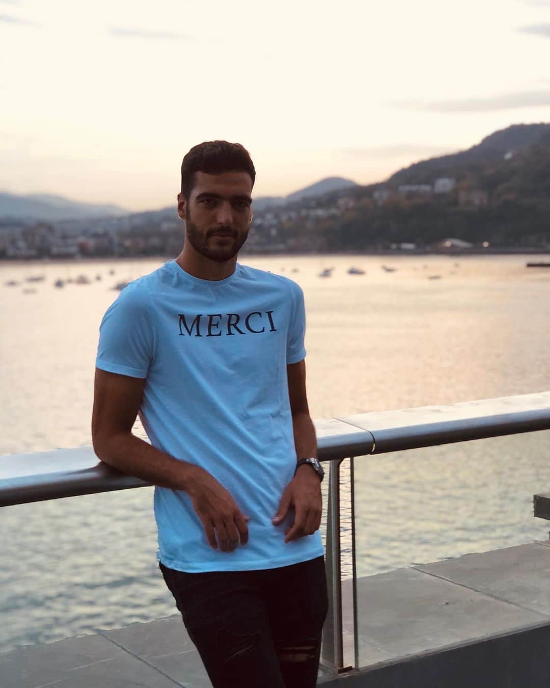 ミケル・メリノのインスタグラム：「Merci」