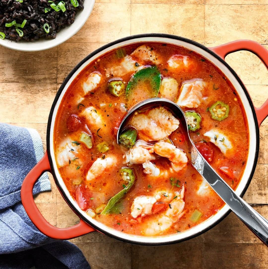 Food & Wineさんのインスタグラム写真 - (Food & WineInstagram)「Renowned chef and author Alexander Smalls (@asmalls777) builds rich flavor into his Lowcountry stew with a quick homemade stock using shrimp shells. Worcestershire adds an additional hit of umami, while fresh okra helps thicken the broth. “This is a uniquely Southern dish. Catfish is such a Southern staple, as is fish-and-okra stew, so I wanted to marry the two.” Tap the link in our bio to grab the recipe—our October cover star—and read more about Smalls' epic Harlem dinner parties in our newest issue, on newsstands today. 📷: @sans.murs」9月18日 23時00分 - foodandwine