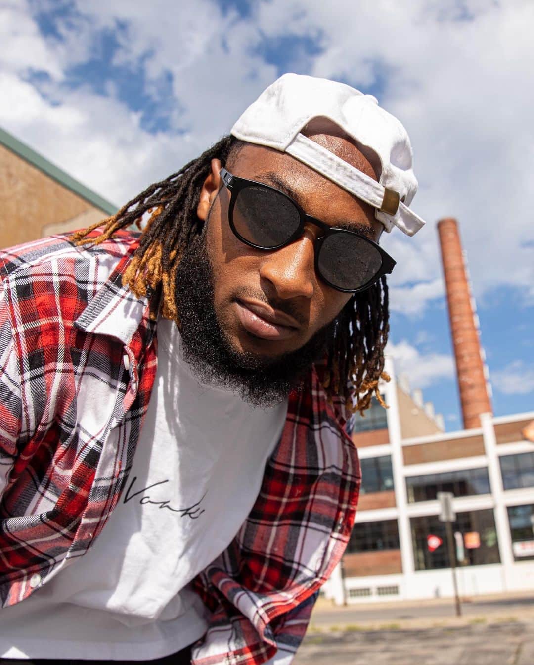 OAKLEYのインスタグラム：「You know what time it is. 😤 @showtyme_33 #ForTheLoveOfSport」