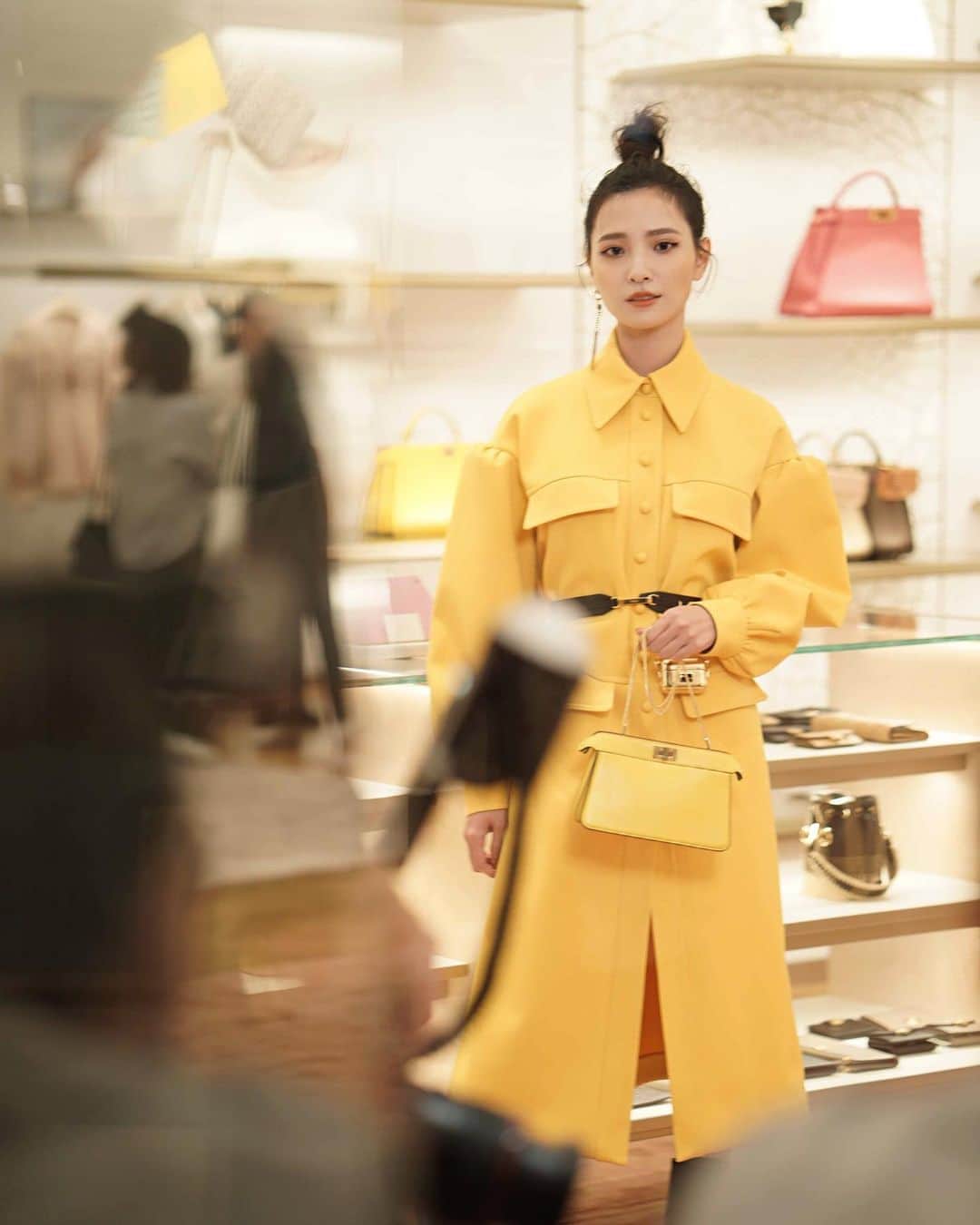 吳子霏（Ellen Wu）のインスタグラム：「太喜歡這個黃💛 @fendi #FendiFW20  #peakaboo #peakabooicu Photo by @river.ts」