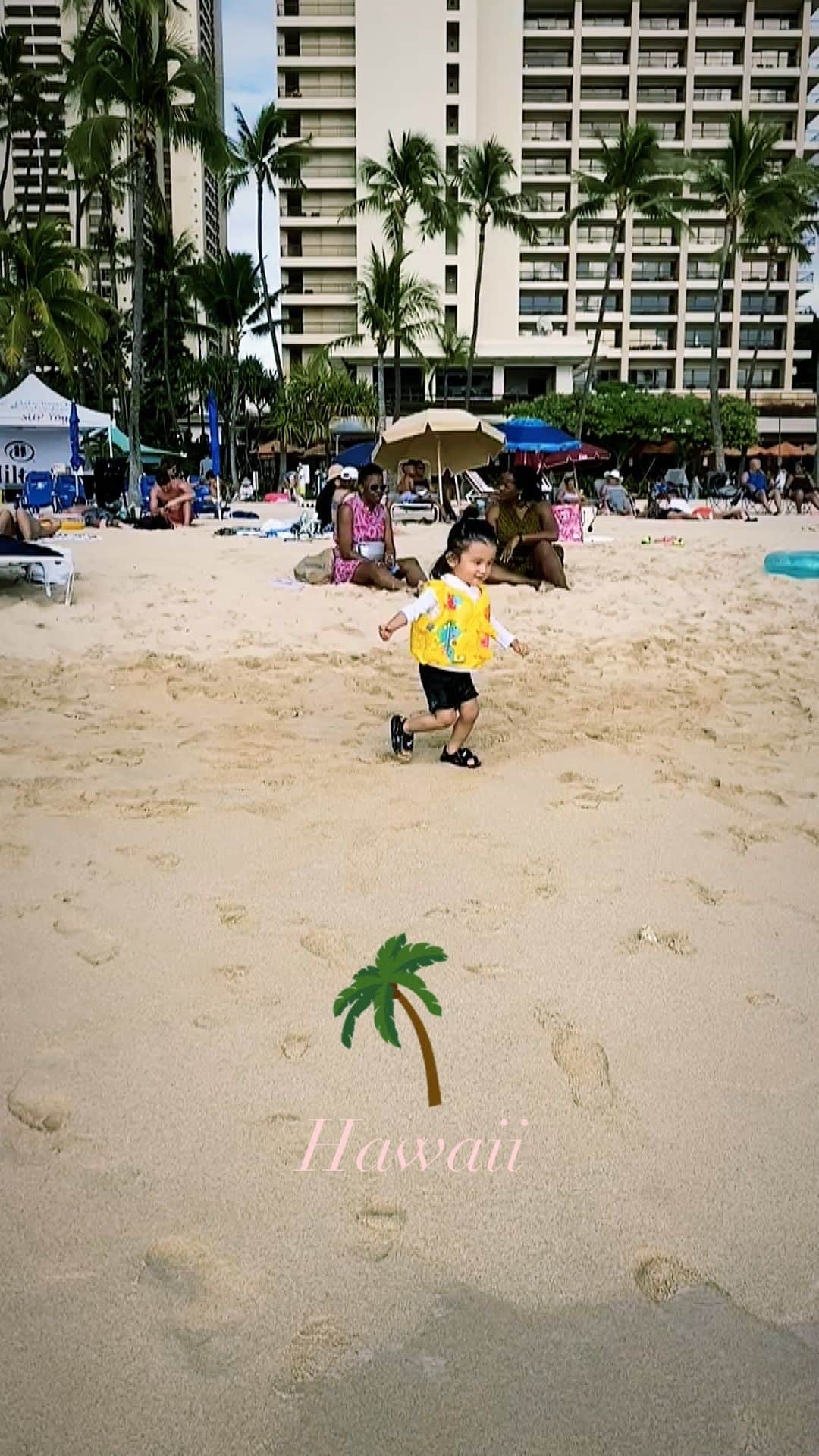Saki のインスタグラム：「ハワイの思い出🌴🌴🌴 あぁ、行きたいな🌺✈️😭😎」
