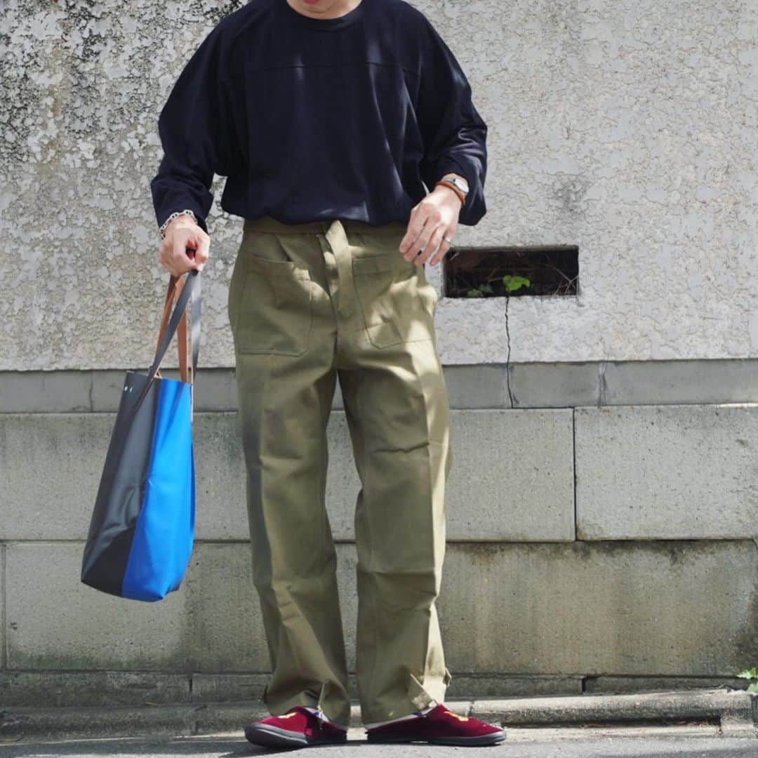 並木一樹さんのインスタグラム写真 - (並木一樹Instagram)「古着の40'sのフランス軍のモーターサイクルパンツにCOMOLIのフットボールTで大人っぽく秋仕様、と思ったけど今日は暑すぎた  shirt:COMOLI pants:古着 shoes:Needles bag:MARNI #フランス軍#モーターサイクルパンツ#古着 #COMOLI#コモリ#needles」9月18日 22時58分 - casi_namiki
