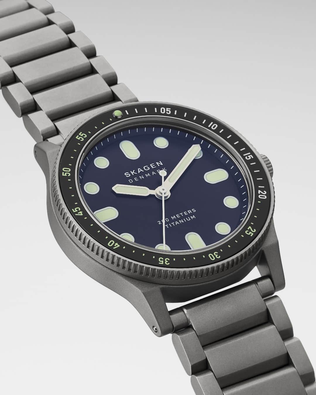 スカーゲンさんのインスタグラム写真 - (スカーゲンInstagram)「It’s here! Introducing the #LimitedEdition titanium Fisk watch. Learn more via our link in bio.」9月18日 23時00分 - skagendenmark