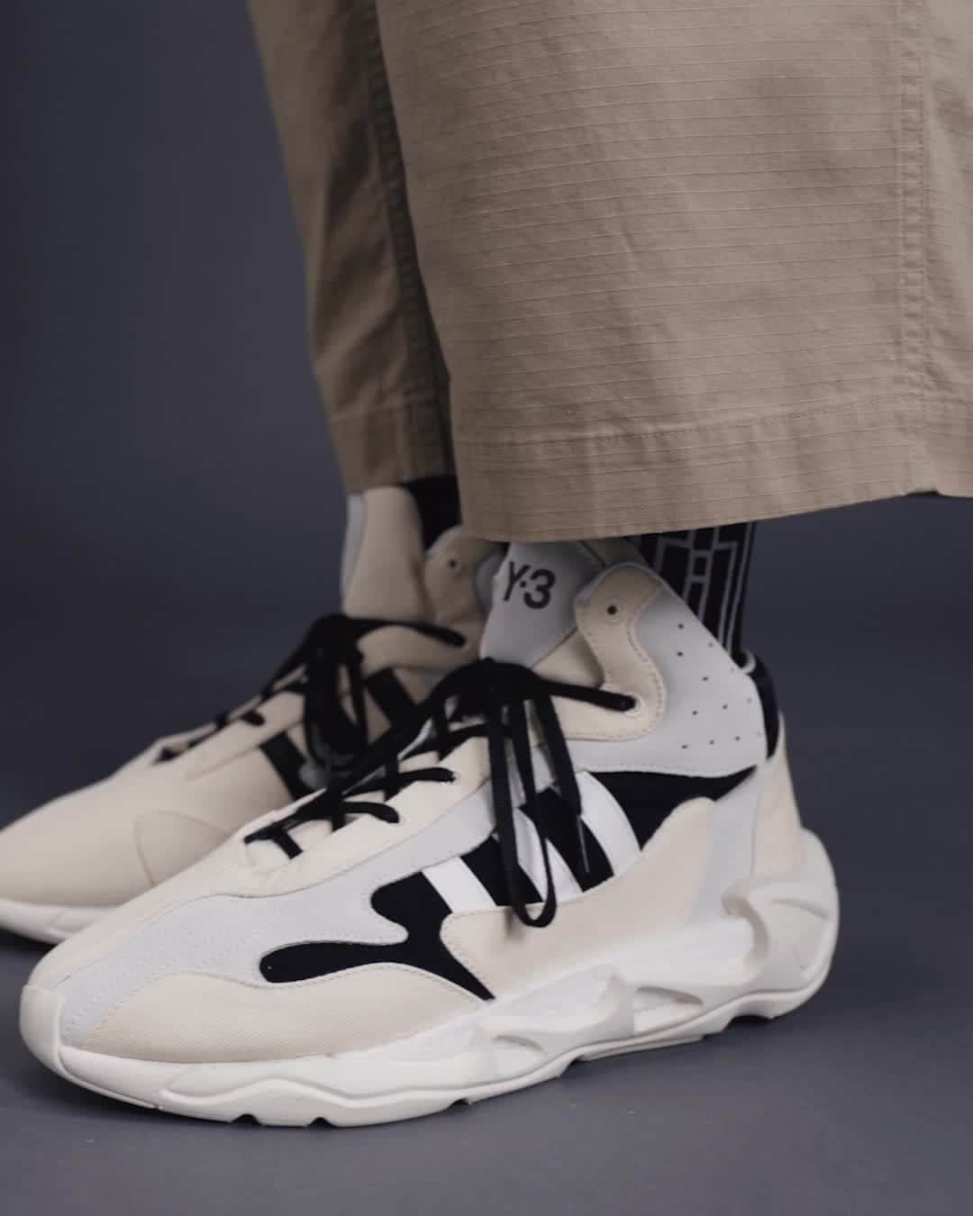 ワイスリーのインスタグラム：「Evolved. Still unconventional. Y-3 FYW S-97 II. Y-3 Fall/Winter 2020 Collection. --- #adidas #Y3 #YohjiYamamoto Discover the collection at adidas.com/y-3」