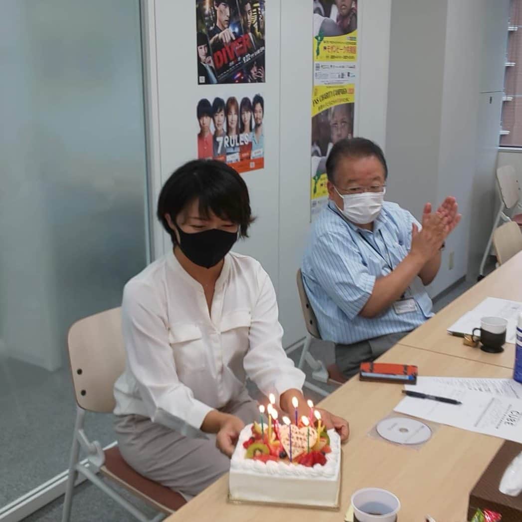 のインスタグラム：「CUBEスタッフがケーキを用意してくれていました。嬉しい。 有難うございます🎂」