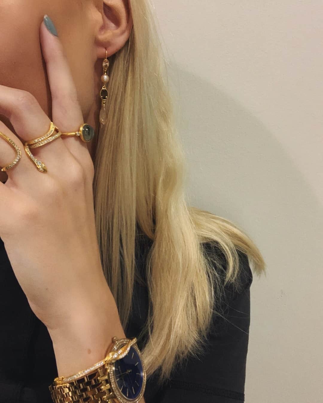 ジュリーサンドラゥさんのインスタグラム写真 - (ジュリーサンドラゥInstagram)「One person can never own too many rings. Just #stackit ✨⠀⠀⠀⠀⠀⠀⠀⠀⠀ ⠀⠀⠀⠀⠀⠀⠀⠀⠀ ⠀⠀⠀⠀⠀⠀⠀⠀⠀ #juliesandlau #juliesandlaujewelry #jewelry #styling #golden #pieces」9月18日 14時30分 - juliesandlau