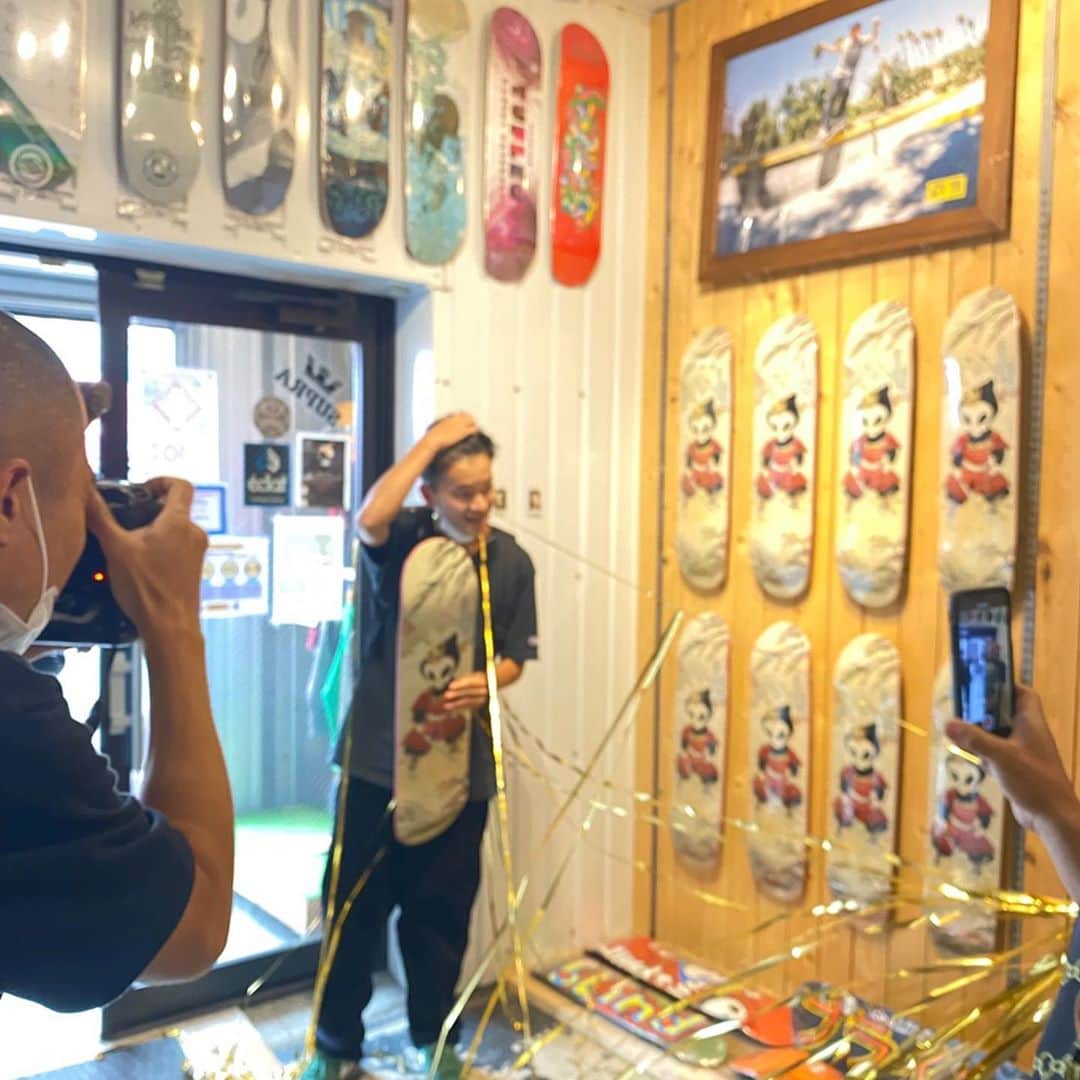 白井空良のインスタグラム：「My first  signature deck😭😍 Thank you @blindskate 😍 自分のシグネチャーデッキが出ました！ 自分の夢がひとつ叶いました！めっちゃ嬉しいです😭 皆さんには本当に感謝です！これからも頑張ります！」