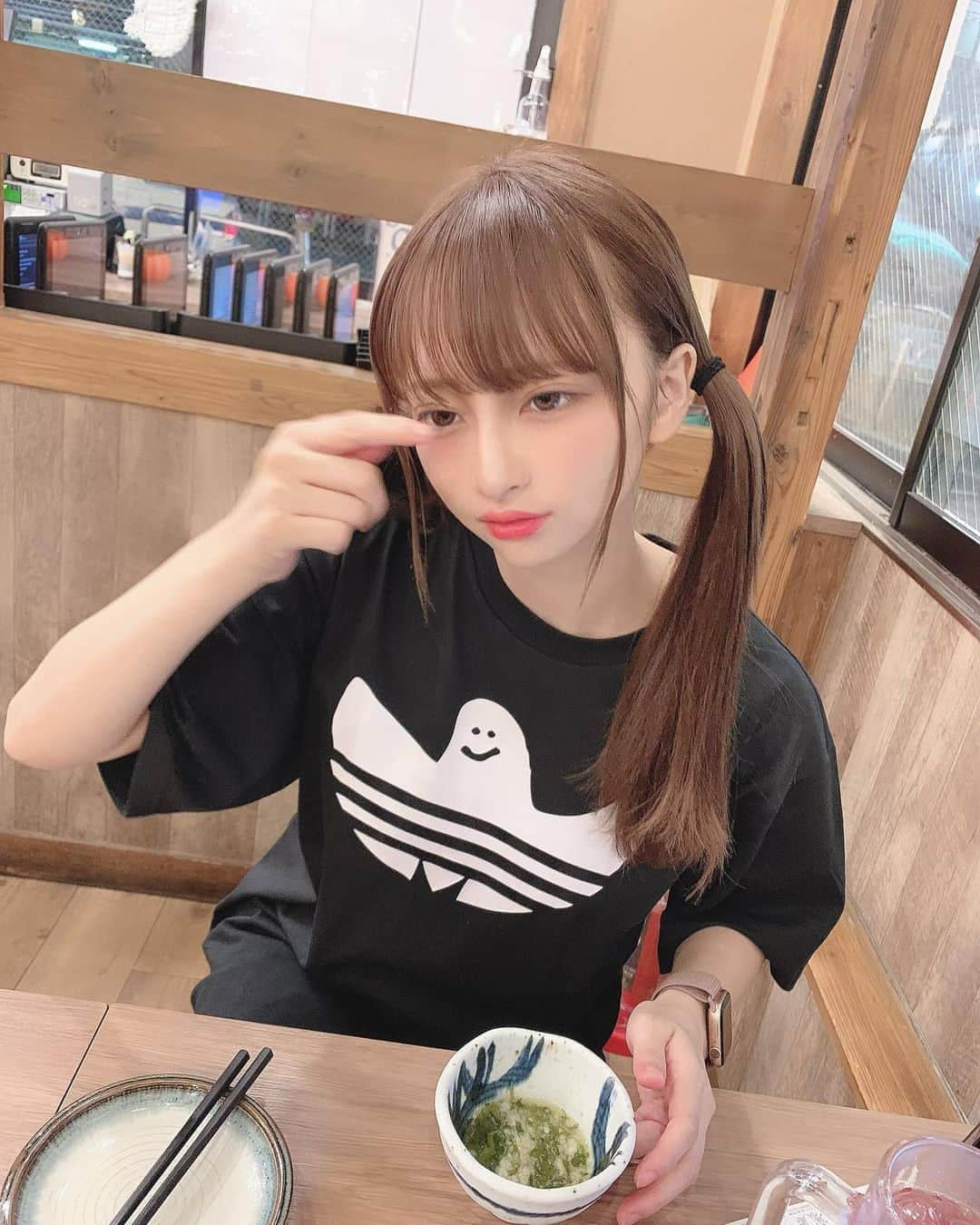 かなちゃさんのインスタグラム写真 - (かなちゃInstagram)「adidasのTシャツ可愛ぃい😋✨  じもとでぃず- ̗̀ ♡ ̖́- 山ぶどうとメロンソーダまぜたやつしかかたんwwww」9月18日 14時51分 - muunmu