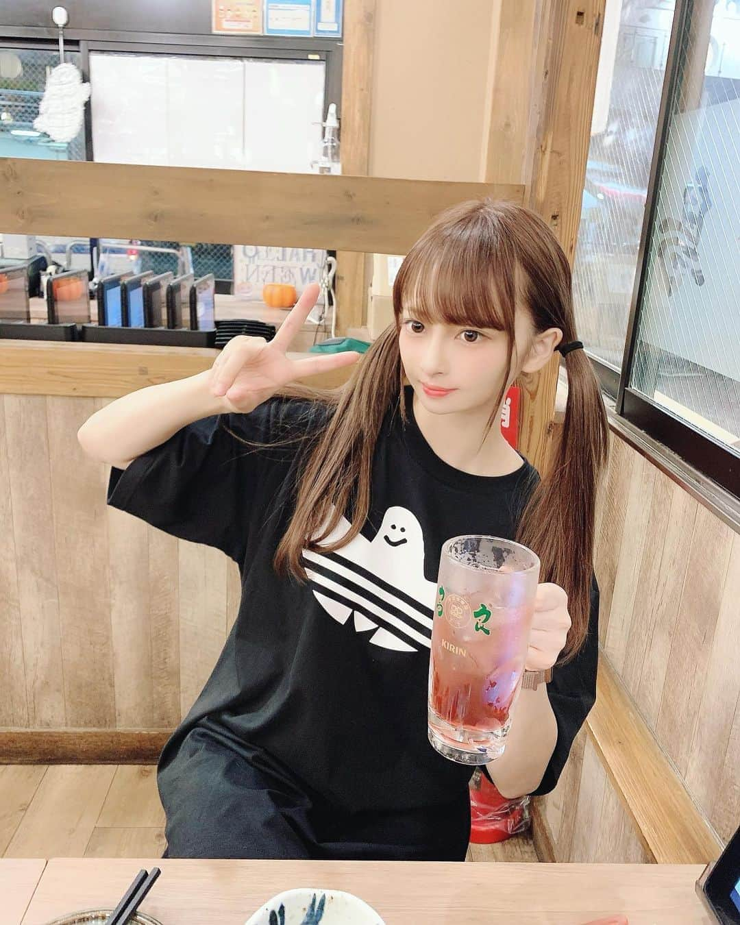 かなちゃさんのインスタグラム写真 - (かなちゃInstagram)「adidasのTシャツ可愛ぃい😋✨  じもとでぃず- ̗̀ ♡ ̖́- 山ぶどうとメロンソーダまぜたやつしかかたんwwww」9月18日 14時51分 - muunmu