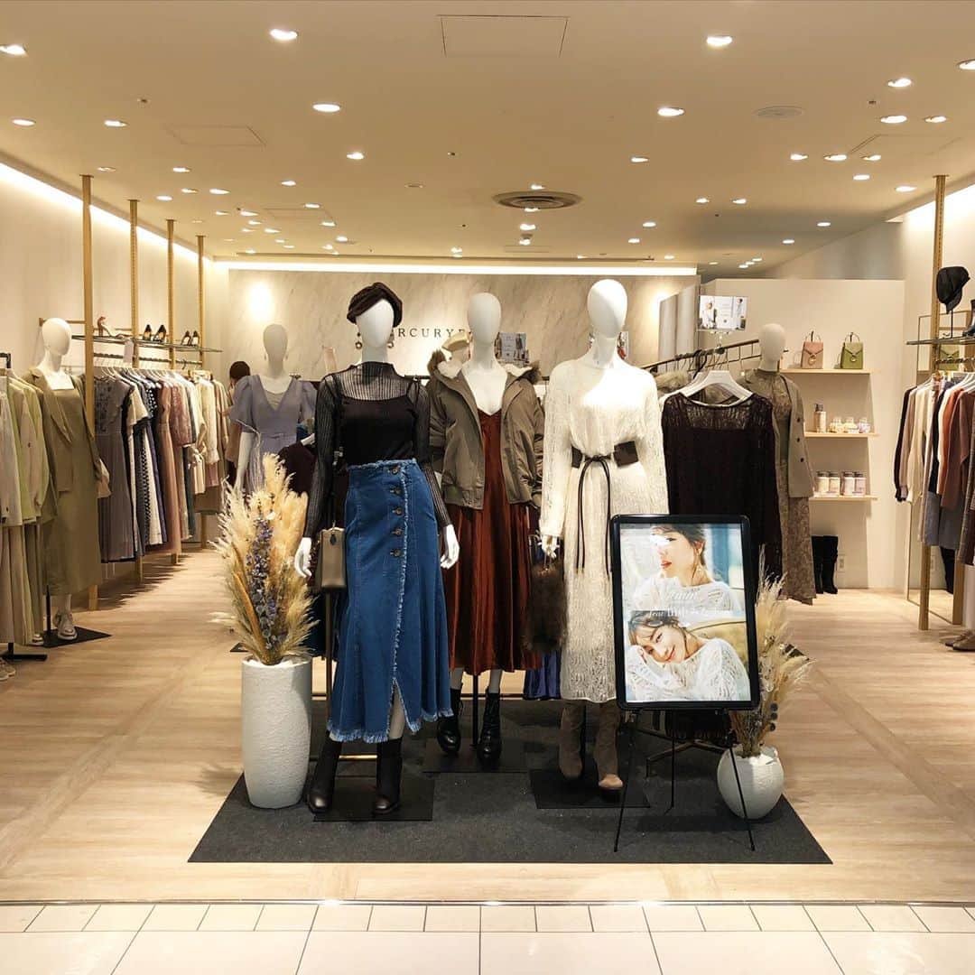 のインスタグラム：「【NEW SHOP】「マーキュリーデュオ」本日、西館3Fに NEW OPEN！﻿ ﻿ 本日より5日間限定！OPENFAIR ALL10%OFFを開催。﻿ ﻿ 人気アイテムも入荷しております。ㅤㅤ﻿ ﻿  ﻿ #MERCURYDUO #マーキュリーデュオ #フェミニン #秋コーデ #大人コーデ #名古屋パルコ #名古屋PARCO #nagoyaparco #名古屋　#nagoya #栄 #矢場町」