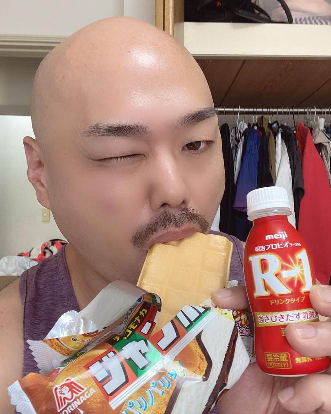 クロちゃんさんのインスタグラム写真 - (クロちゃんInstagram)「綺麗になったしん♪ 朝から何も食べてないので、アイスとヨーグルトを食べようだしん。 朝昼兼用は、きみだしんよー！」9月18日 15時13分 - kurochandesuwawa