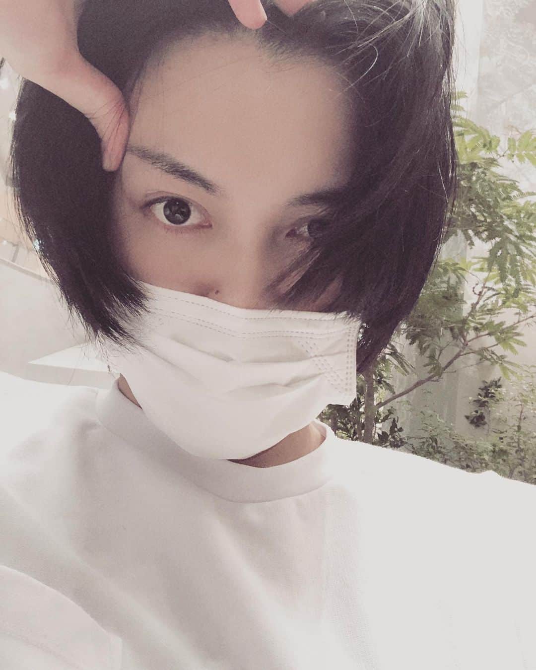 古家広之のインスタグラム：「最近コロナ太りを解消しようとダイエット始めたんだ。  でも無理なダイエットのせいか頭の回転も悪いしガッツも出ない。  みんな無理なダイエットは禁物。  やるとしても少しずつの方がいい。  今日から無理をしないダイエットに切り替えます。  ダイエット中の皆さん励まし合って頑張りましょう^ ^  #ダイエット　#目が死んでる　#ガッツ　#痩せたい　#みんな　#励まし合おう」