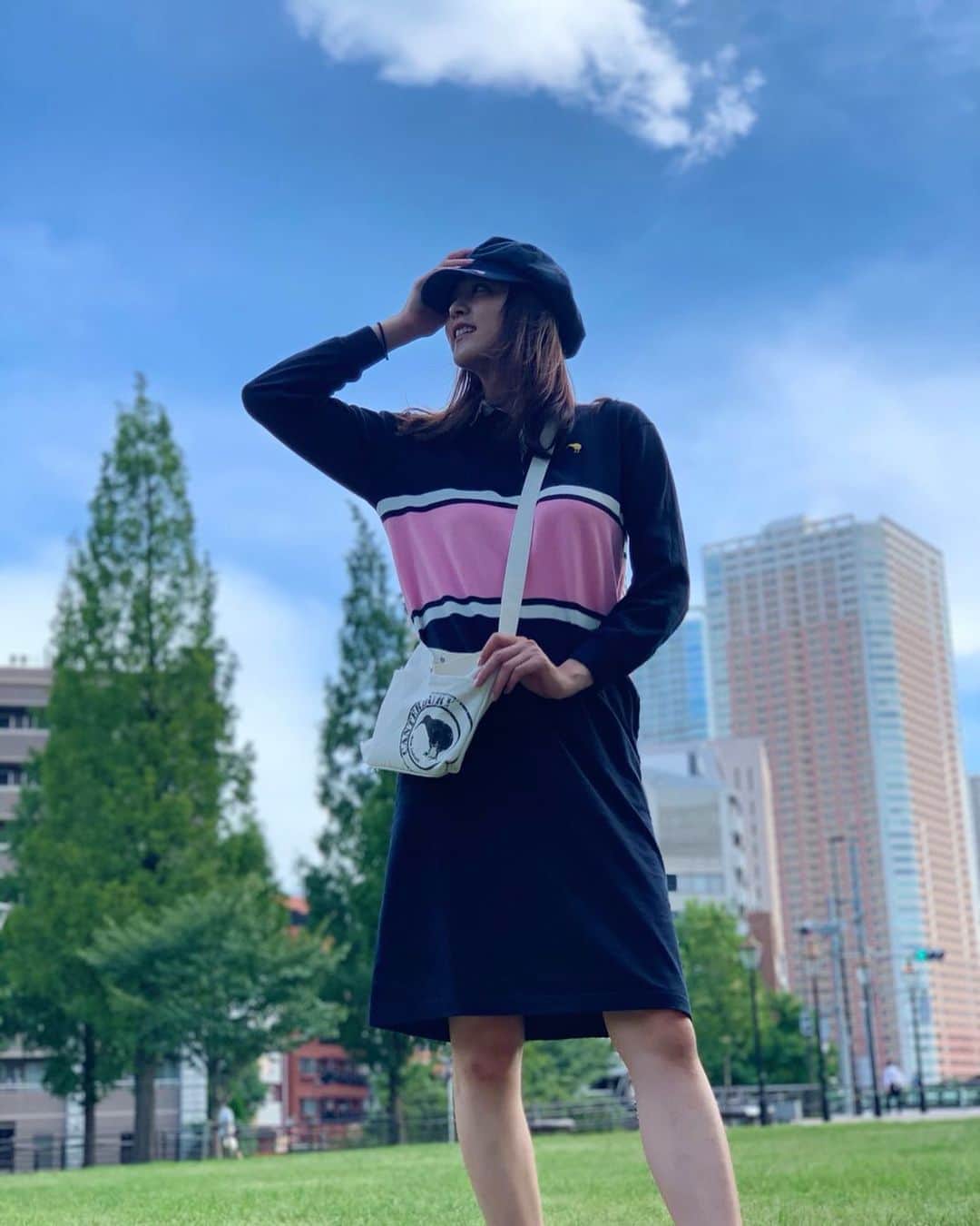 源崎トモエのインスタグラム：「ラグビーシャツをアレンジしたワンピース💛 コットン100%だから着心地も良くて 楽ちんなのに可愛い☺️💓 . 👗: @canterbury_japan  . #canterbury #カンタベリー #カンタベリージャパン  #ラグビー #ラガーシャツ #ラガーシャツワンピース #rugby#fashion」