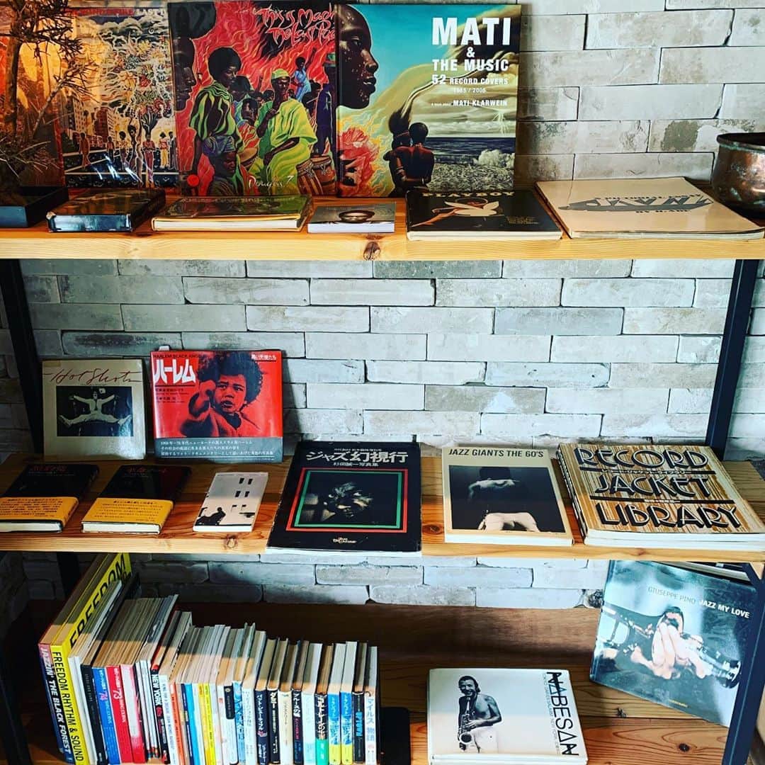 沖野修也のインスタグラム：「#jazzysportkyoto #tokioaoyama #青山トキオ展 #jazzybooks  2030/9/18〜30まで。18と25は一日店長してます。」
