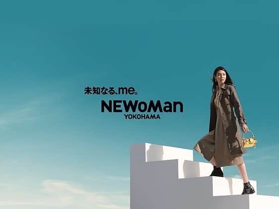那須ミラノのインスタグラム：「New work for NEWoMan YOKOHAMA 2020🍂  #Repost @newoman.yokohama with @make_repost ・・・ . 「振り返ると、未来。」  未来は、前ばかりにあるもの？ 通り過ぎた日々のどこかにだって あるのかもしれない。 改めて好きになるもの、 今だから新鮮に映るもの。 わたしの中に、 物語のはじまりがありました。 そんなニュウマン横浜の秋冬です。  #ニュウマン横浜 #newomanyokohama #ニュウマン #newoman #LUMINE #ルミネ #横浜駅 #ファッション #fashion」
