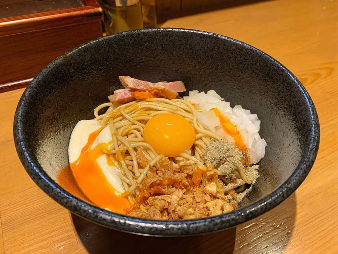 SUSURUさんのインスタグラム写真 - (SUSURUInstagram)「亀戸の煮干しラーメンといえばココ！ 横丁内にひっそりと佇む人気店です。 えぐみのない煮干しの旨味がキリリと効いた淡麗スープ、美味い🍜 安定の和え玉カスタマイズでジャンク感も増しつつ美味しくいただきました🍥 #susuru_tv #1714日目 #亀戸煮干中華蕎麦つきひ #つきひ #亀戸 #亀戸横丁 #東京 #特製中華蕎麦 #和え玉カスタマイズ #うまい  #ラーメン #らーめん #ramen #ラーメン部 #ramennoodles #毎日ラーメン生活 #麺スタグラム #japaneseramen #japanramen #foodstagram #foodie #noodles #instanoodle #instaramen #instafood #susururecommended #東京ラーメン #和え玉」9月18日 16時28分 - susuru_tv