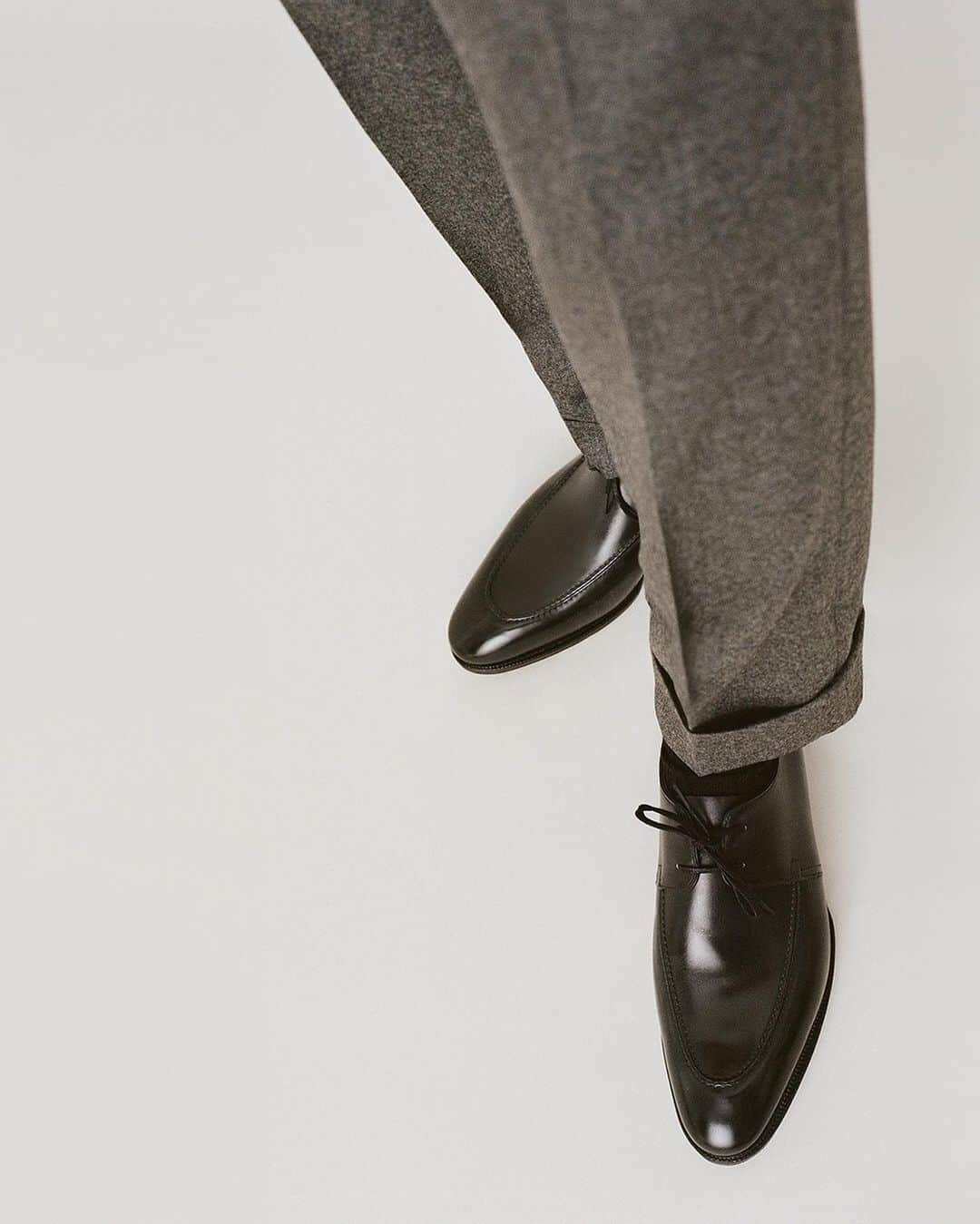 ジョンロブのインスタグラム：「Introducing new Fall essentials – the new derby Wrey features a Prestige leather sole and seamless back construction. . #johnlobb @julienthomashamon @gauthierborsarello」