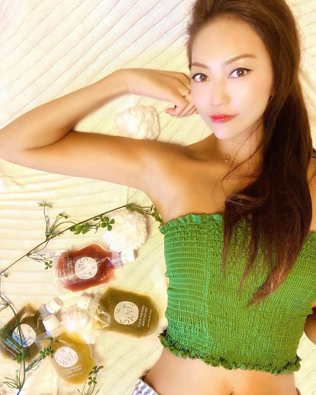 SAORIのインスタグラム：「💚💚💚 コールドプレスジュース人気店 @lasante.takarazuka 🍹 コールドプレスジュースは免疫力UPにも最適なドリンク💪 野菜不足な方にもオススメ🥑🥕🥦 一日３回の食事をこれに置き換えて 定期的に内蔵の洗浄・休憩を♡ 全商品お取り寄せできるから常備しちゃう🥰 ✾ #健康マルシェ #コールドプレス #宝塚 #ラサンテ #LASANTE #ジュースクレンズ #ダイエット #ファスティング #pr #東京 #tokyo #港区 #高身長女子 #model #モデル #influencer #インフルエンサー #instagramer #インスタグラマー #ambassador #アンバサダー #フリーモデル #ポートレートモデル #カメラマンさんと繋がりたい #ポトレ #ポトレのセカイ #ビジョラダ #美女jp #ビジョフォ #ビジョナビ」