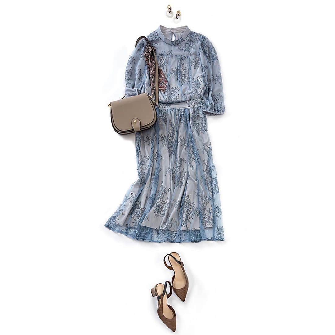 のインスタグラム：「Coming soon……❤️9.18 18:00UP❤️ ✨1 Week Coordinate✨  【FRIDAY】  OFFICIAL ONLINE STOREにて 毎月、おすすめの1週間コーディネートをご紹介👗👠💕 次回UPまであと1週間…… ということでコーディネートをチラリ✨ 公開中の8/21～9/17のおすすめスタイルは 画像をタップしてCHECK❣️  本日9/18（金）18:00 のUPをお楽しみに😘❤️❤️ ———————————————————— #31Sonsdemode #31sdm #31sdm_outfit #fashion #autumn #31sdm_1weekcoordinate #mondaytosunday #トランテアンソンドゥモード #トランテアン #今月のおすすめ #1週間コーデ #月曜から日曜」