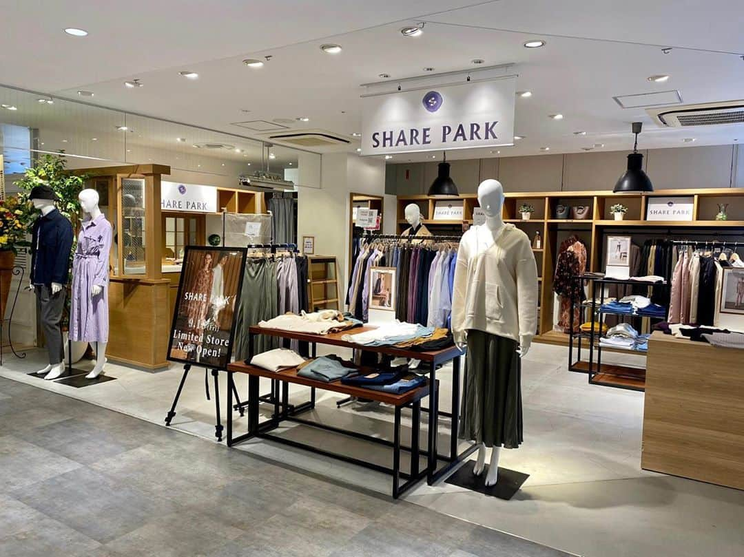 SHARE PARKのインスタグラム：「\NEW SHOP OPEN/﻿ ﻿ SHARE PARK は本日9/18よりラスカ平塚に新店舗を期間限定でOPEN致しました。﻿ ﻿ オススメの秋冬アイテムはもちろん、新規OPENに際して、OPENING FAIRを行っております。大変お買い求めやすくなっておりますので、この機会に是非、お買物をお楽しみください。﻿ ﻿ ■SHARE PARK ラスカ平塚店﻿ 〒254-0034﻿ 神奈川県平塚市宝町1-1 ラスカ平塚3F﻿ TEL 0463-23-4707﻿ ﻿ ﻿」