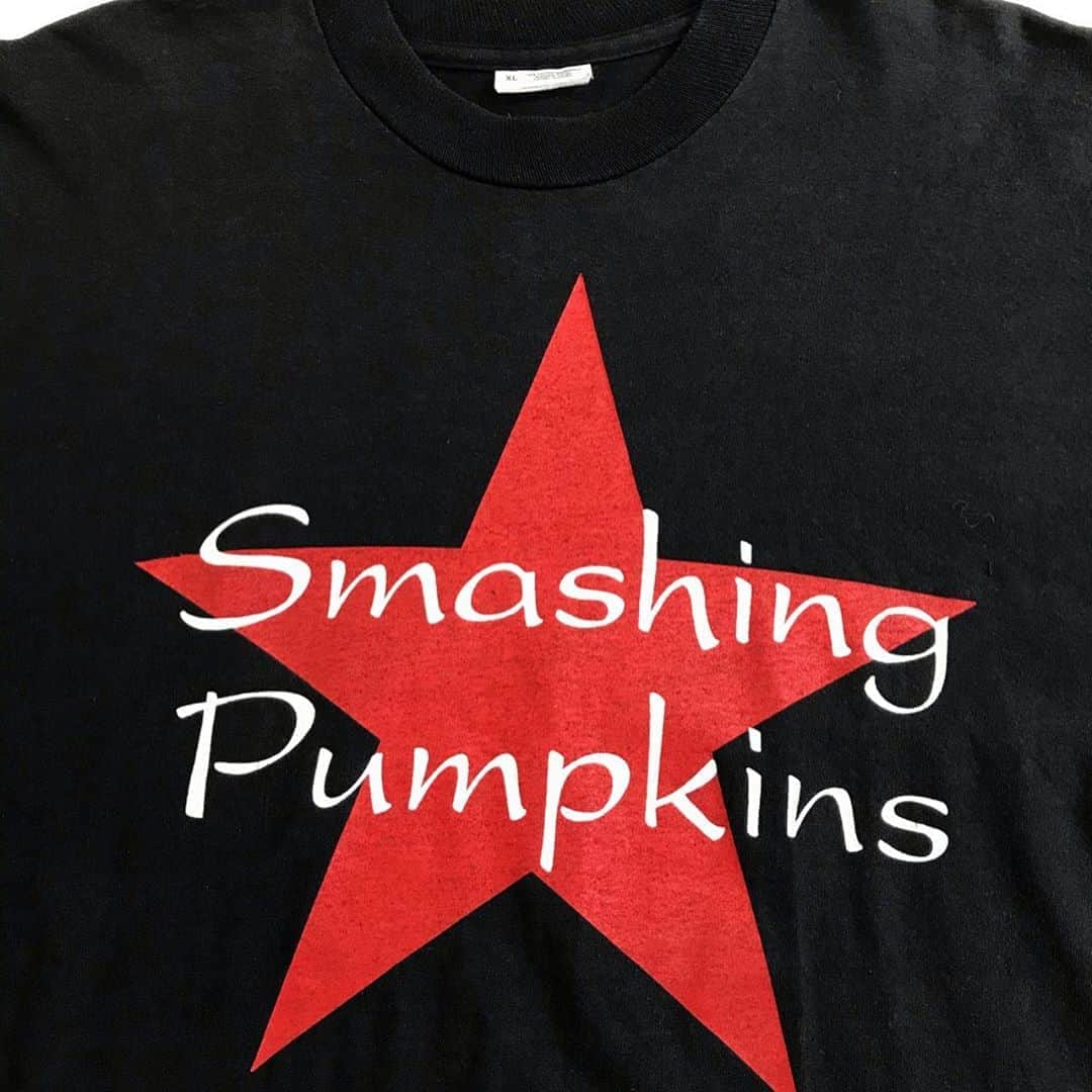 ジャムルさんのインスタグラム写真 - (ジャムルInstagram)「1990's～ Smashing Pumpkins ロンT ¥18000+tax .  90年代のオルタナ・シーンを代表するバンド、スマパン。 彼等の当時物のTシャツはどれも人気が高く、グラフィックも秀逸な物ばかりです。  こちらは比較的シンプルなデザインのロンT。 スターロゴから考えて、ZEROの頃の物だと思います。 袖プリ入りの大きめサイズが可愛い1枚です。 . 人気も価格も上がっているスマパンのTシャツ。 この機会に是非ご検討下さい！  タグはカットされていますがアイルランド製 SCREEN STARSで間違い無いと思います。 裾はシングルステッチ、全体的に多少の使用感はございますが コンディションは一般的なUSEDレベルです。 .  WEB SHOPに入荷しております。 是非ご覧ください。 jammru.com  #お問い合わせはお電話で承ります #jammru#jammru_tee#smashingpumpkins #vintagetshirt#vintagetee#bandtee  #osaka  #fashion  #streetstyle  #streetfashion  #vtg  #vintage  #used  #usedclothing  #古着 #古着屋 #ファッション #70s #80s #90s #ご来店の際はマスクの着用をお願い致します」9月18日 17時04分 - jammru