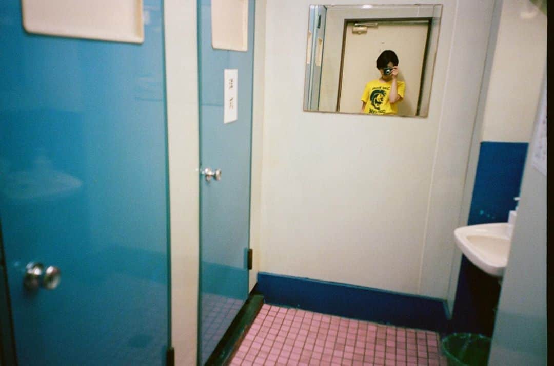 高畑充希さんのインスタグラム写真 - (高畑充希Instagram)「可愛いトイレ🚻みっけ！  🧵👚🐽🦋🎗」9月18日 17時07分 - mitsuki_takahata