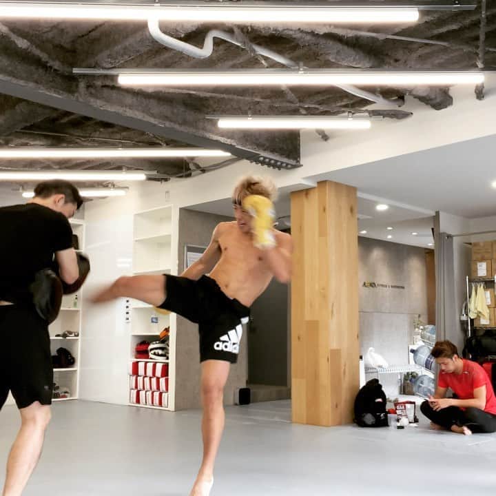 のインスタグラム：「エキシビジョンマッチまであと４日🔥 @alonza_fitness_kickboxing」
