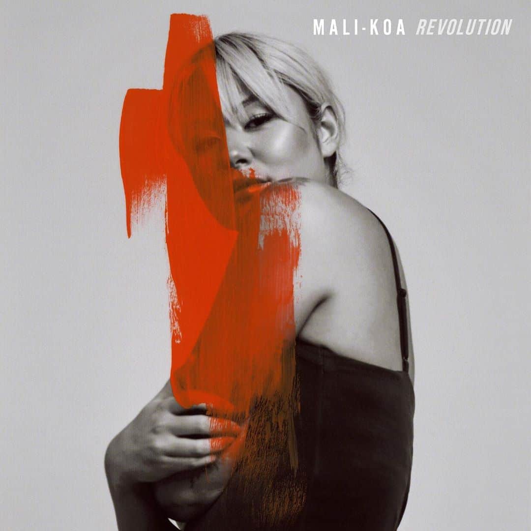 Mali-Koa Hoodのインスタグラム：「Everyday we make a choice to step bravely into the world and be an active participant in the life we want to lead. Sometimes it takes someone or something to inspire real change and uplift you from thoughts of self doubt and fear.   Revolution. An absolute labour of love and possibly my favourite song yet. Please tag, playlist and share with the people you wanna inspire. Out everywhere now! Link in my bio. Let me know what you think? ❤️」