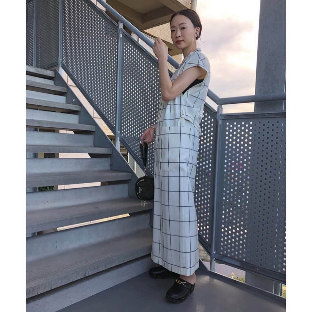 野尻美穂のインスタグラム：「今日は暑かったー🍁 明日から連休ですが、何しよう🤔 このワンピースも初おろし〜😗 カジュアルな私でもちょっと大人にしてくれます。でもラフに着れるから好き👌 これからはレイヤードして着る😌  #wai_ships」